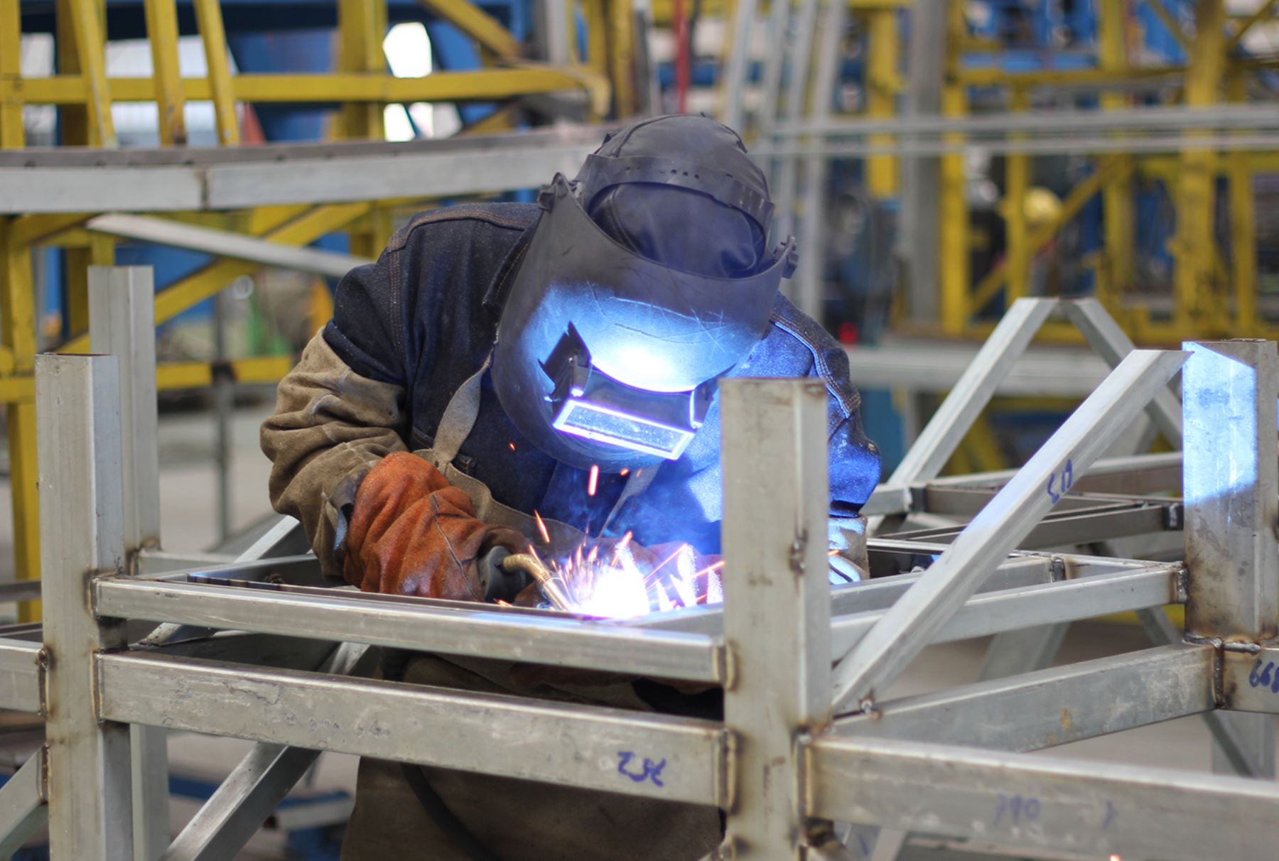 Perú: producción del sector manufactura creció 4.7% en marzo de 2022