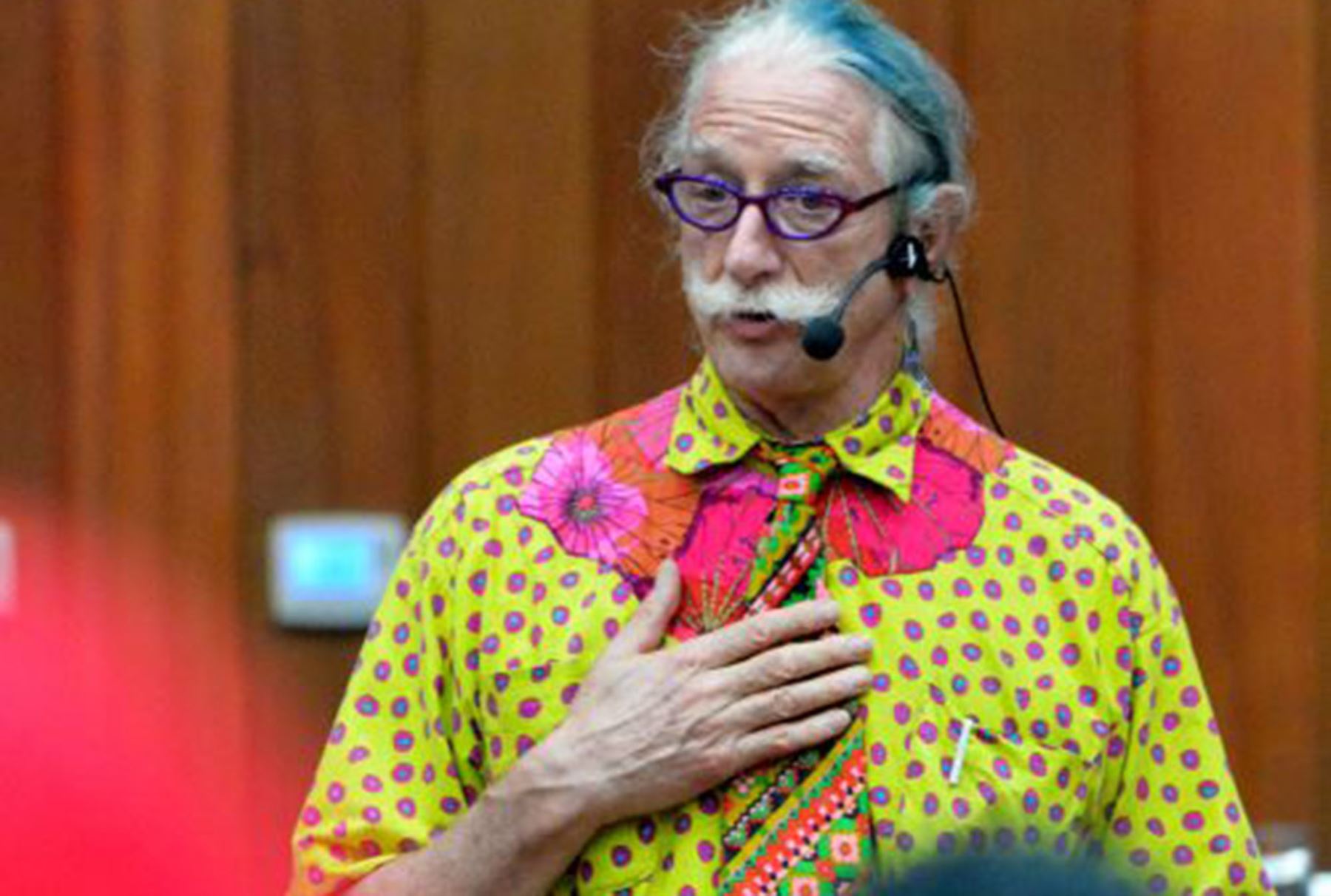 Patch Adams: "Para mi hacer de payaso es un truco para acercar el amor a la gente necesitada". Foto: AFP.