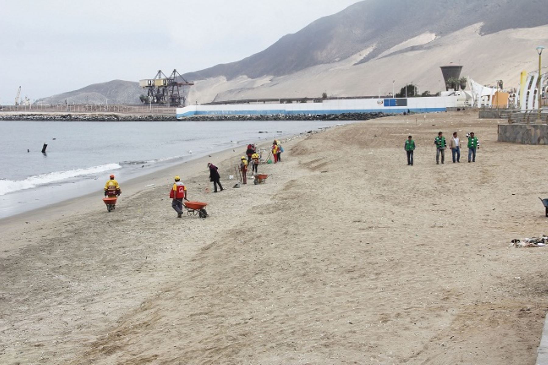 Retiran Mas De 22 Toneladas De Basura De Bahia De Chimbote