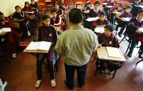 Ley asegura destitución automática de docentes condenados por delitos graves.  Foto: Difusión