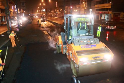 Reparación de pavimento en Carretera Central por parte de Emape.