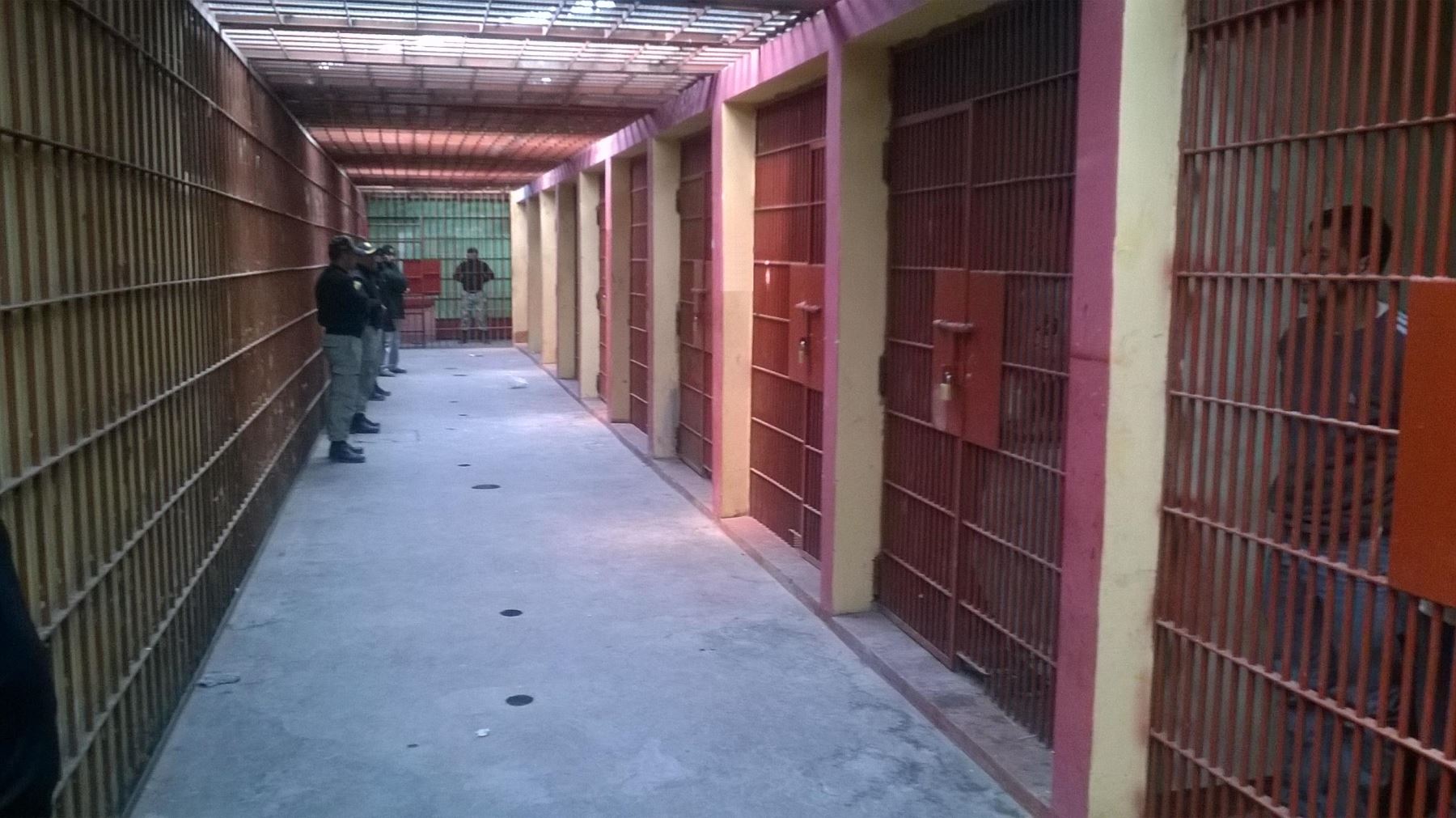 El Instituto Nacional Penitenciario (Inpe) inició las investigaciones para esclarecer el fallecimiento, ocurrido en la víspera, de Alex Walter Valderrama Gamarra, interno del penal de Challapalca, ubicado en la provincia de Tarata, región Tacna. ANDINA/Difusión
