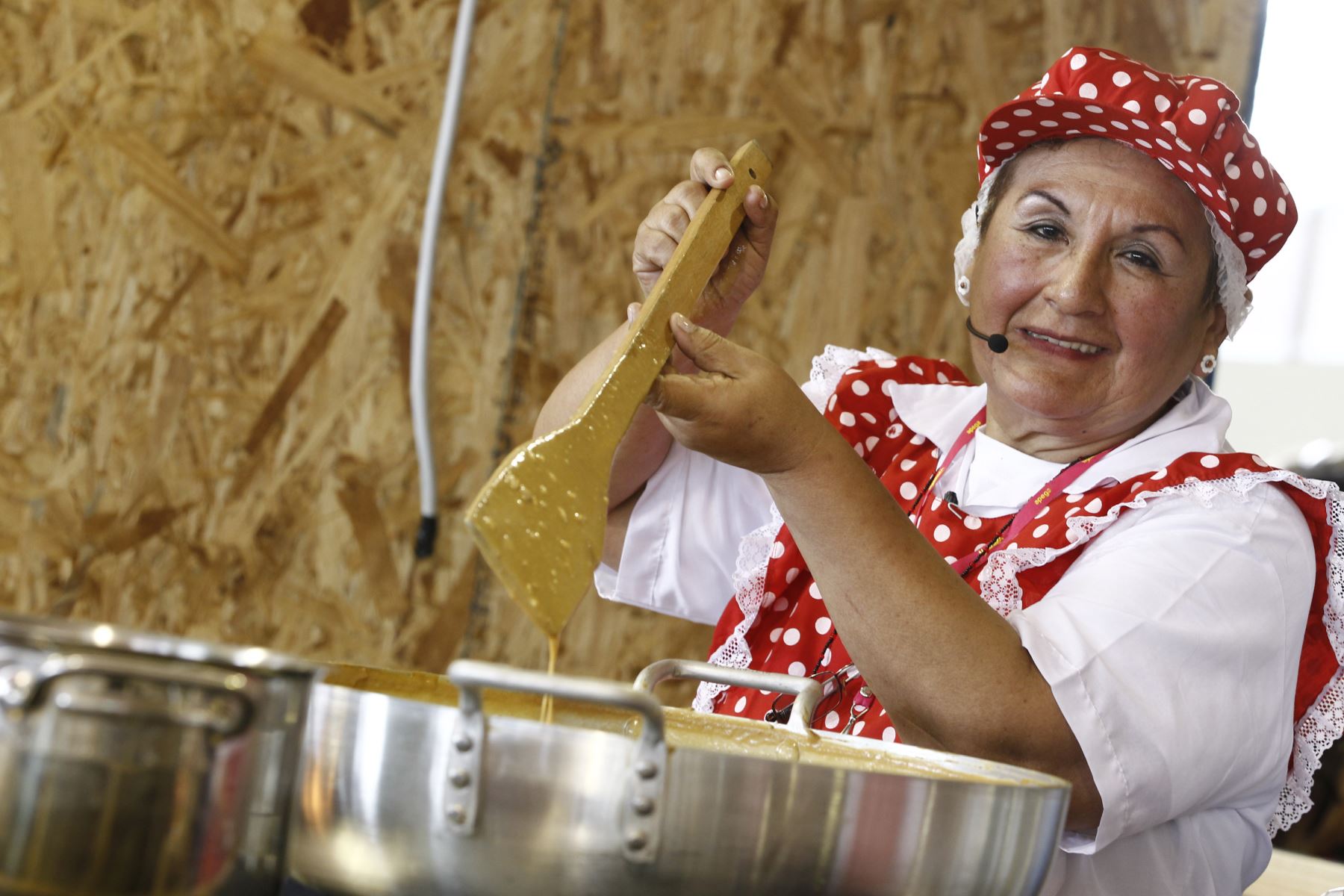 LIMA, PERÚ - SETIEMBRE 07. Señora Nakamura, especialista en Champus, Feria Gastronómica Mistura 2014.

Foto: ANDINA/Juan Carlos Guzmán Negrini.