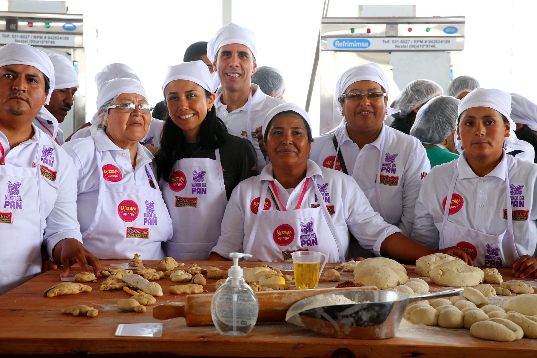 Primera Dama Nadine Heredia,  junto a us hijos visitarón la Feria Gastronómica Internacional de Lima Mistura este domingo en compañía del ministro de la Producción Piero Ghezzi.Foto:ANDINA/Prensa Presidencia.