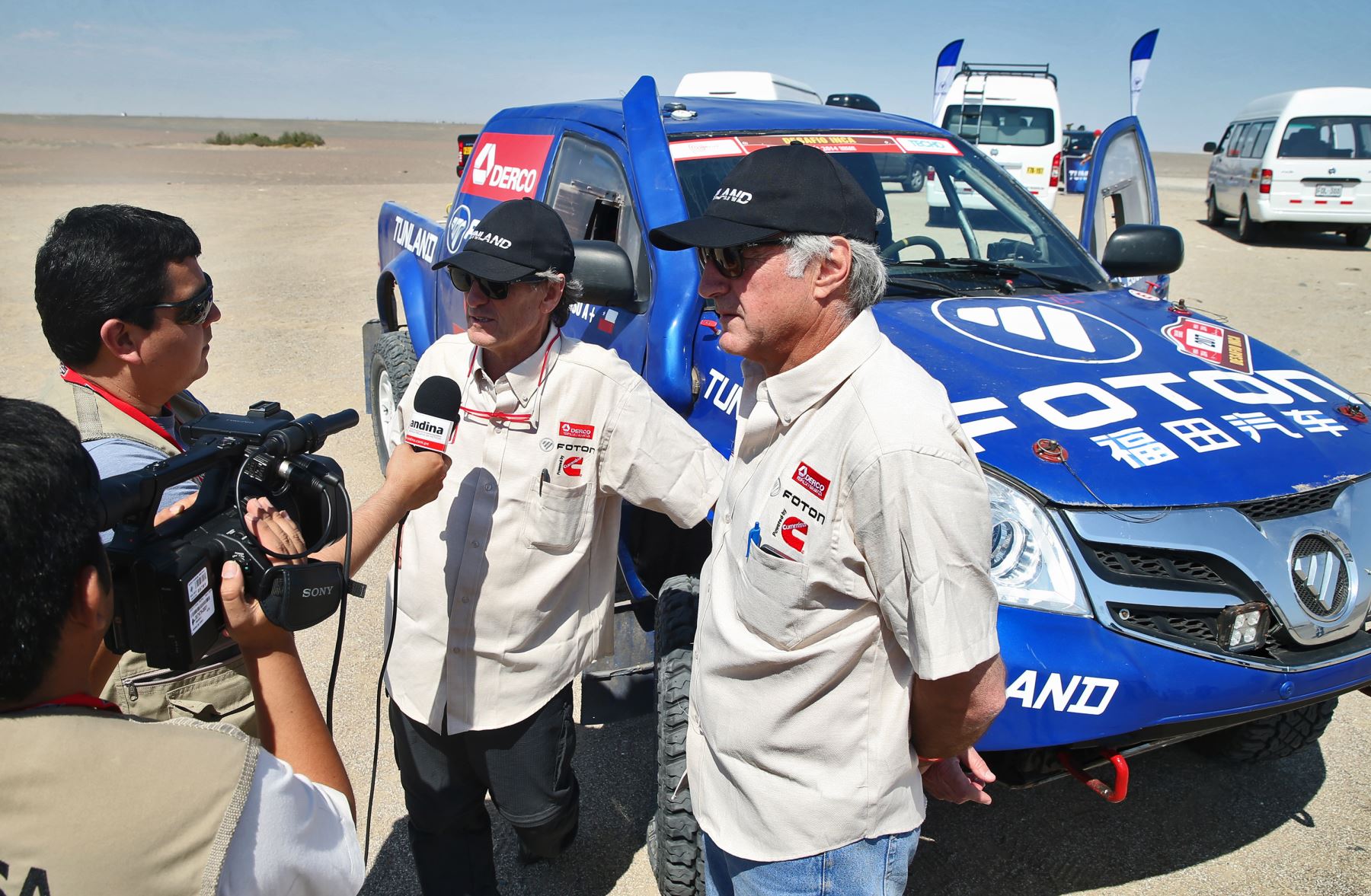PARACAS-PERÚ-SETIEMBRE 11.Pilotos Chilenos Eguiguen y Chicharro participantes del Dakar series  "Desafío Inca 2014" en Paracas.Foto: ANDINA/archivo.