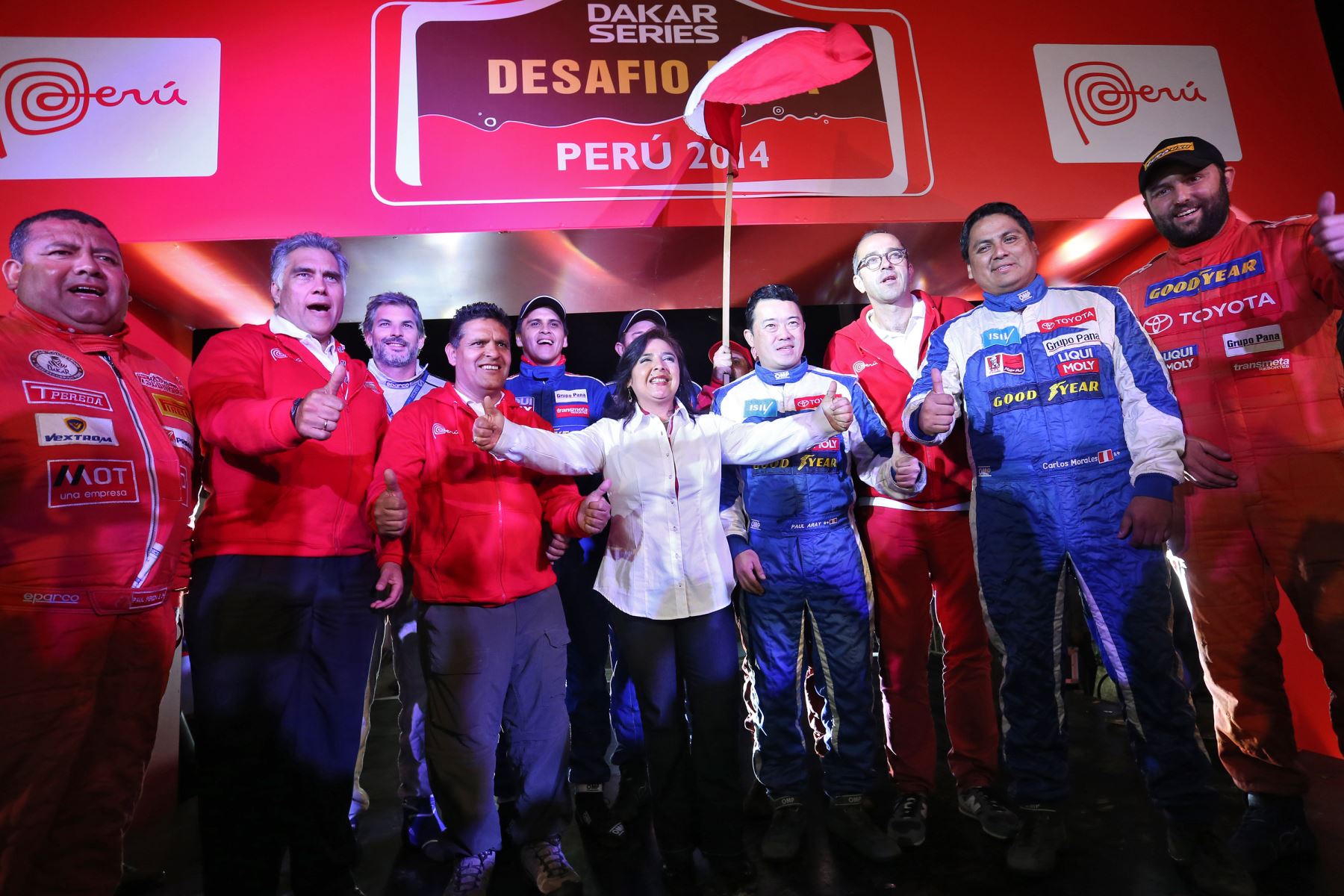 PARACAS,PERÚ-SETIEMBRE 11-La Premier Ana Jara da la partida simbólica del Dakar Series "Desafío Inca 2014" en Ica.Foto: ANDINA/archivo.