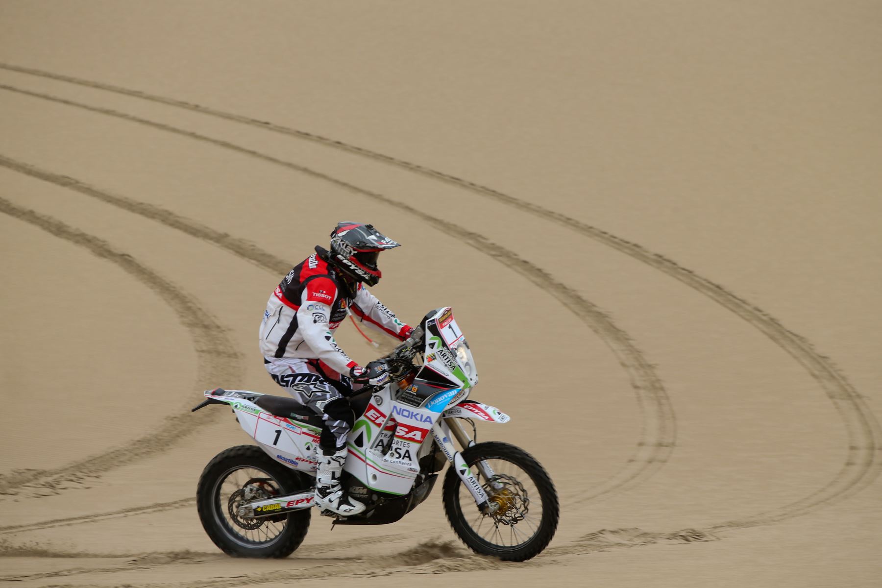 PARACAS,PERÚ-SETIEMBRE 12.El Chileno Pablo Quinatanilla abandonó la 1era etapa por problemas mecánicos la competencia Dakar Series " Desafío Inca 2014" en la dunas de Paracas.Foto: ANDINA/archivo.