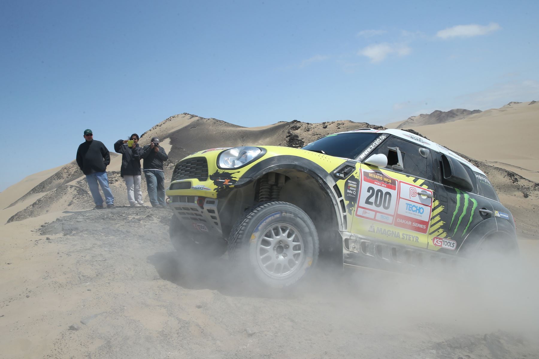 PARACAS,PERÚ-SETIEMBRE 12.Nani Roma se adjudico el primer puesto en la categoria autos en la 1era etapa del Dakar Series " Desafío Inca 2014" en la dunas de Paracas.Foto: ANDINA/Oscar Farje Gomero.