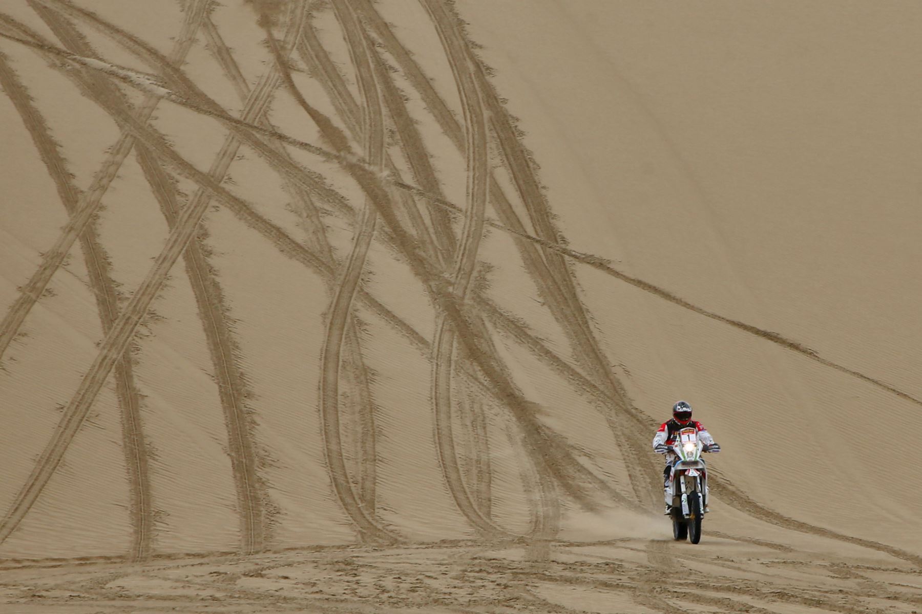 PARACAS,PERÚ-SETIEMBRE 12.El Chileno Pablo Quinatanilla abandonó la 1era etapa por problemas mecánicos la competencia Dakar Series " Desafío Inca 2014" en la dunas de Paracas.Foto: ANDINA/archivo.