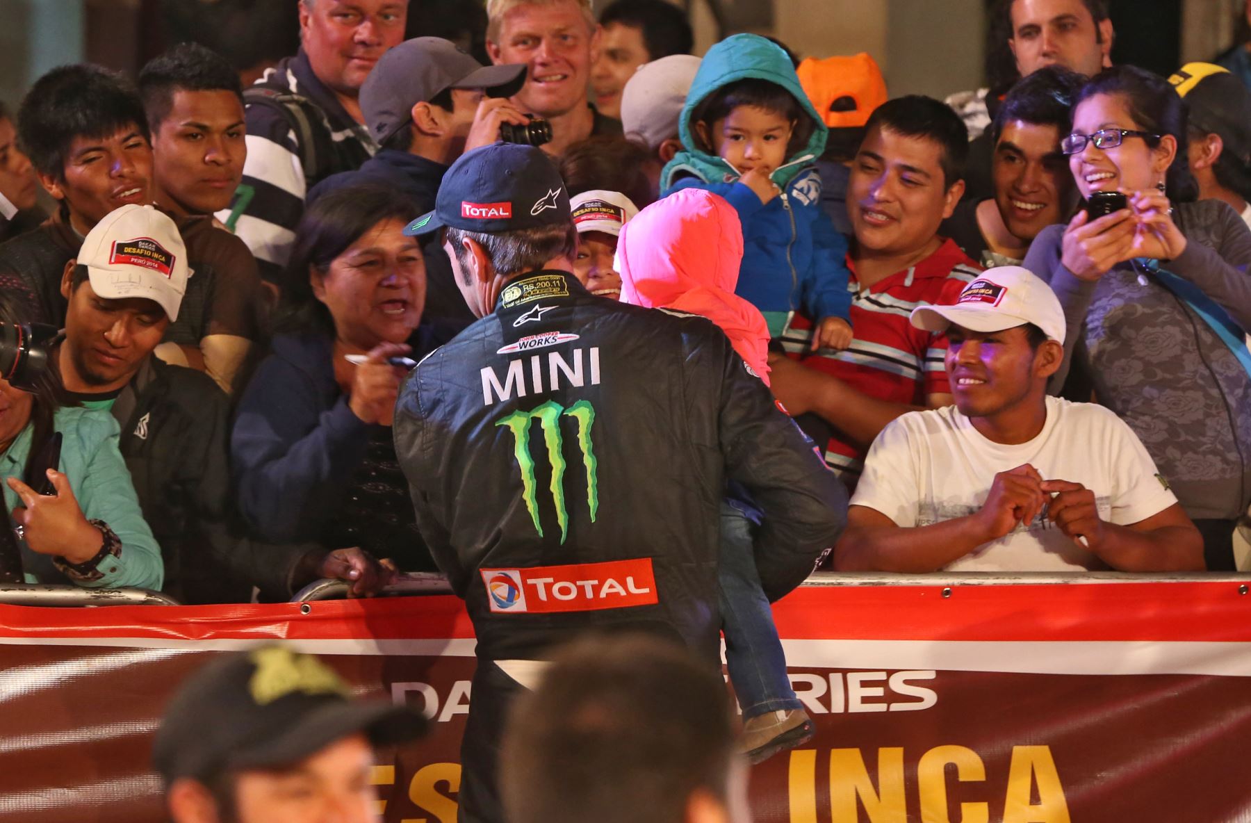 PARACAS,PERÚ-SETIEMBRE 14.Premiación a Nami Roma, Michel Perin, ganadores del Dakar series "Desafío Inca 2014" en la Categoria autos.Foto: ANDINA/archivo.