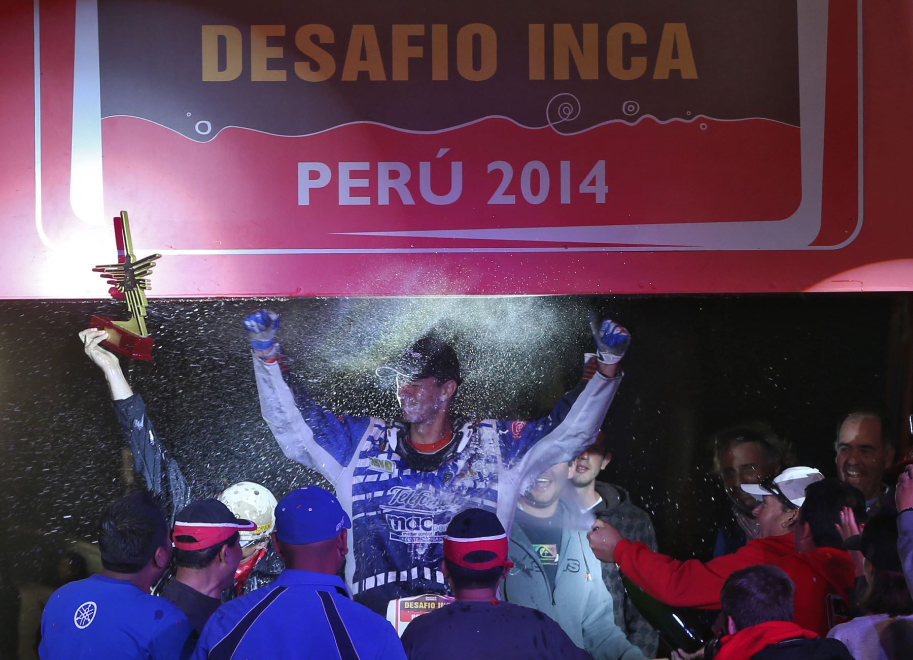 PARACAS,PERÚ-SETIEMBRE 14.Premiación a Alonso Elías ganador del Dakar series "Desafío Inca 2014" en la categoria cuatrimoto.Foto: ANDINA/archivo.