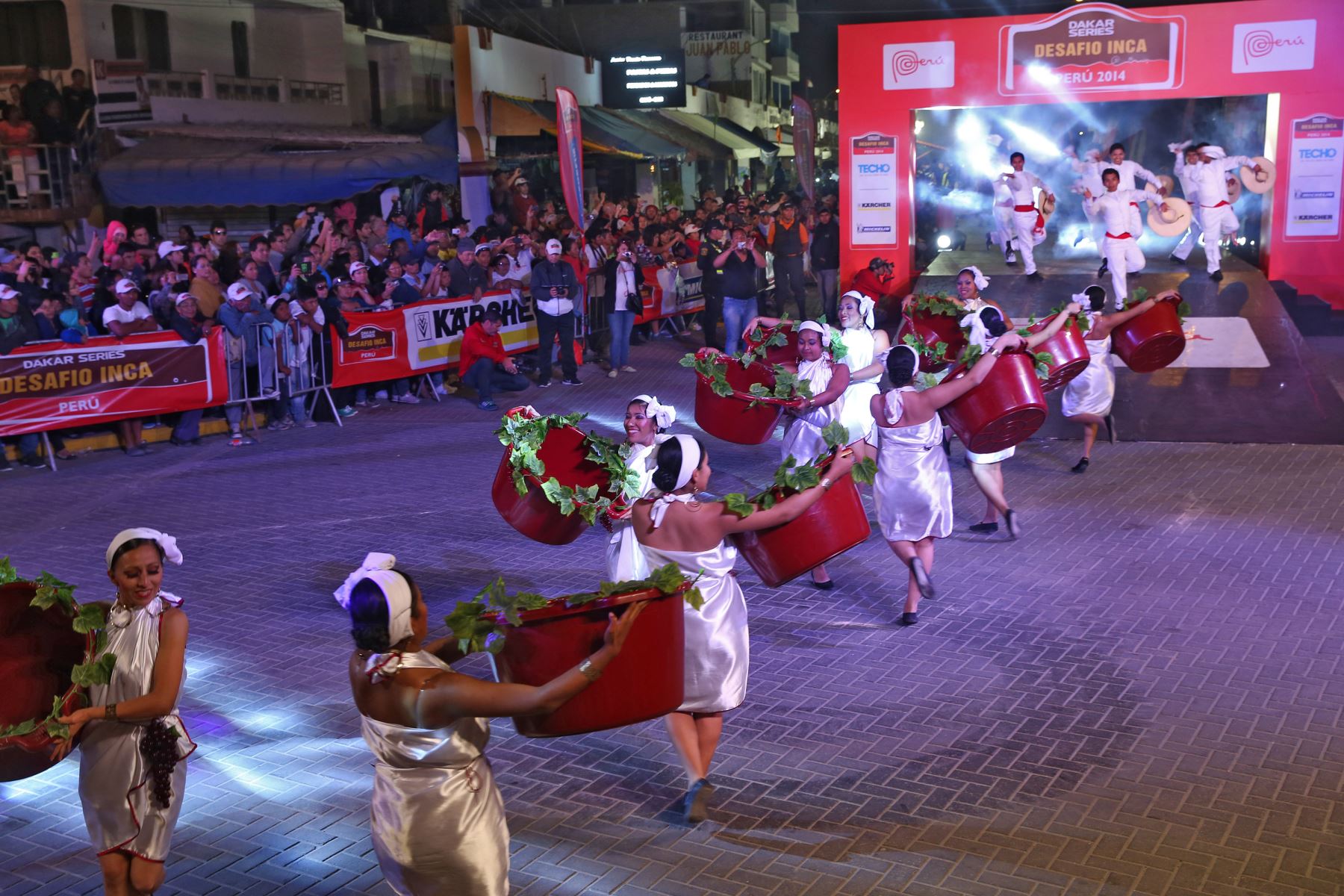 PARACAS,PERÚ-SETIEMBRE 14.Premiación a a ganadores del Dakar series "Desafío Inca 2014".
Foto: ANDINA/archivo.