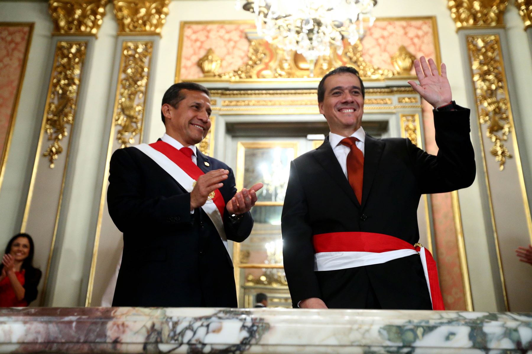 El Presidente de la República, Ollanta Humala Tasso, tomó juramento al nuevo ministro de Economía y Finanzas, Alonso Segura.Foto: ANDINA/Prensa Presidencia