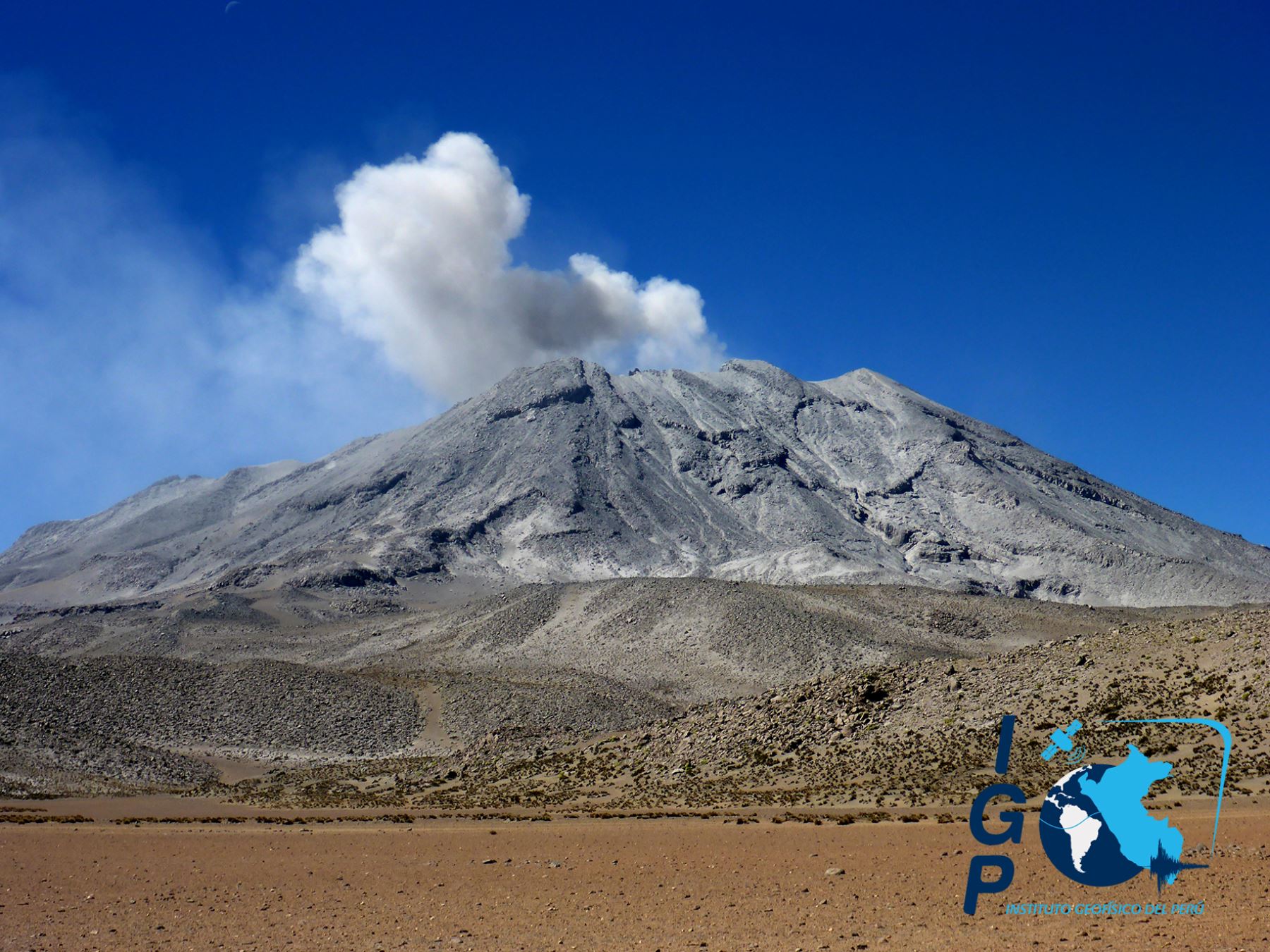 IGP reporta nueva expulsión de cenizas en el volcán Ubinas. ANDINA/Difusión. ANDINA/Difusión