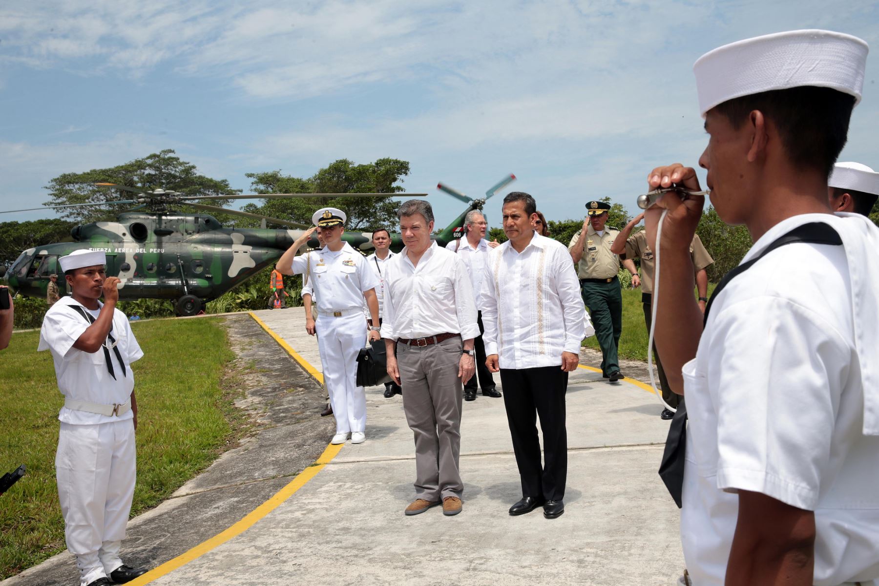 IQUITOS,PERÚ-SETIEMBRE 30. Llegada de los presidentes Ollanta Humala y Juan Manuel Santos a la Base Naval de Iquitos para encabezar Encuentro Presidencial y I Gabinete Binacional Perú-ColombiaFoto: ANDINA/Prensa Presidencia