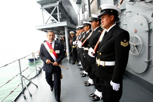 CALLAO,PERU OCTUBRE 08. Presidente Ollanta Humala encabeza acto central por el 193° aniversario de la Marina de Guerra del Perú y el 135º aniversario del Glorioso Combate Naval de Angamos.
Foto: ANDINA/Prensa Presidencia