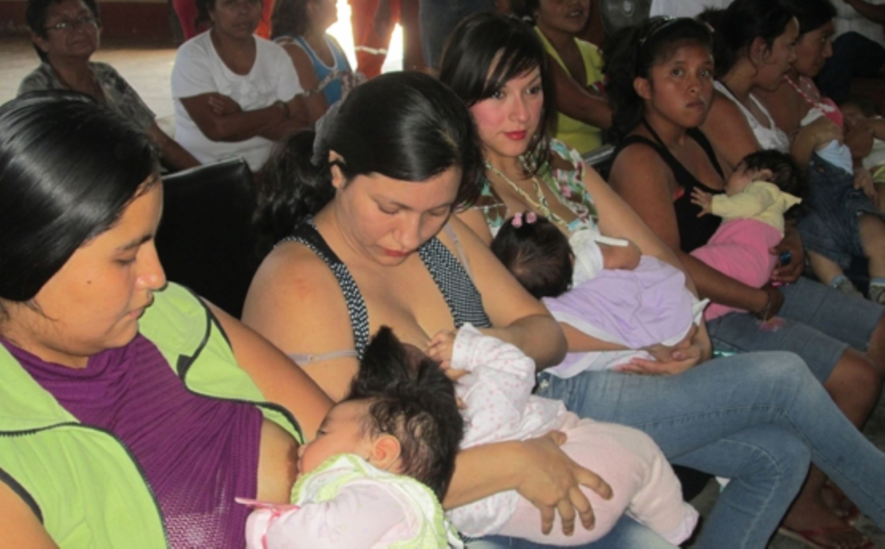 Piura: 7 de cada 10 niños son alimentados con leche materna. Foto: ANDINA/Difusión.