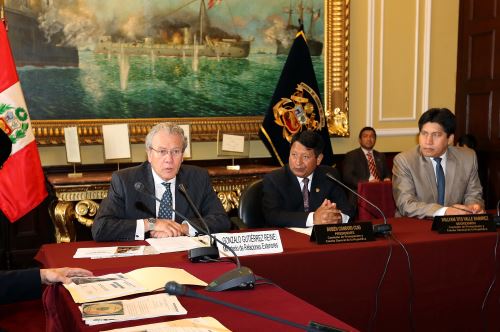 Canciller Gonzalo Gutiérrez sustenta presupuesto para el 2015 en Comisión de Presupuesto del Congreso.
