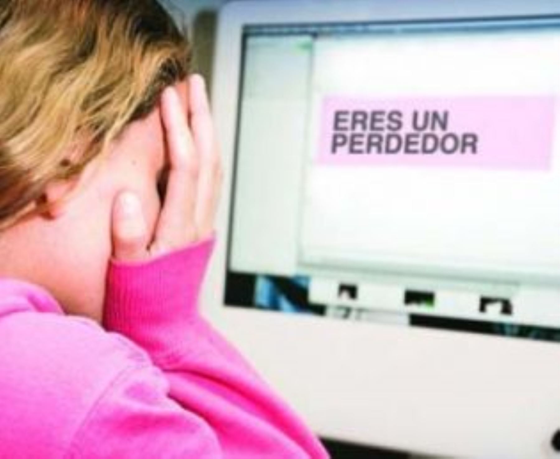 Estudio de Cedro revela que existen muchos programas y aplicaciones que facilitan el cyberbullying entre adolescentes.