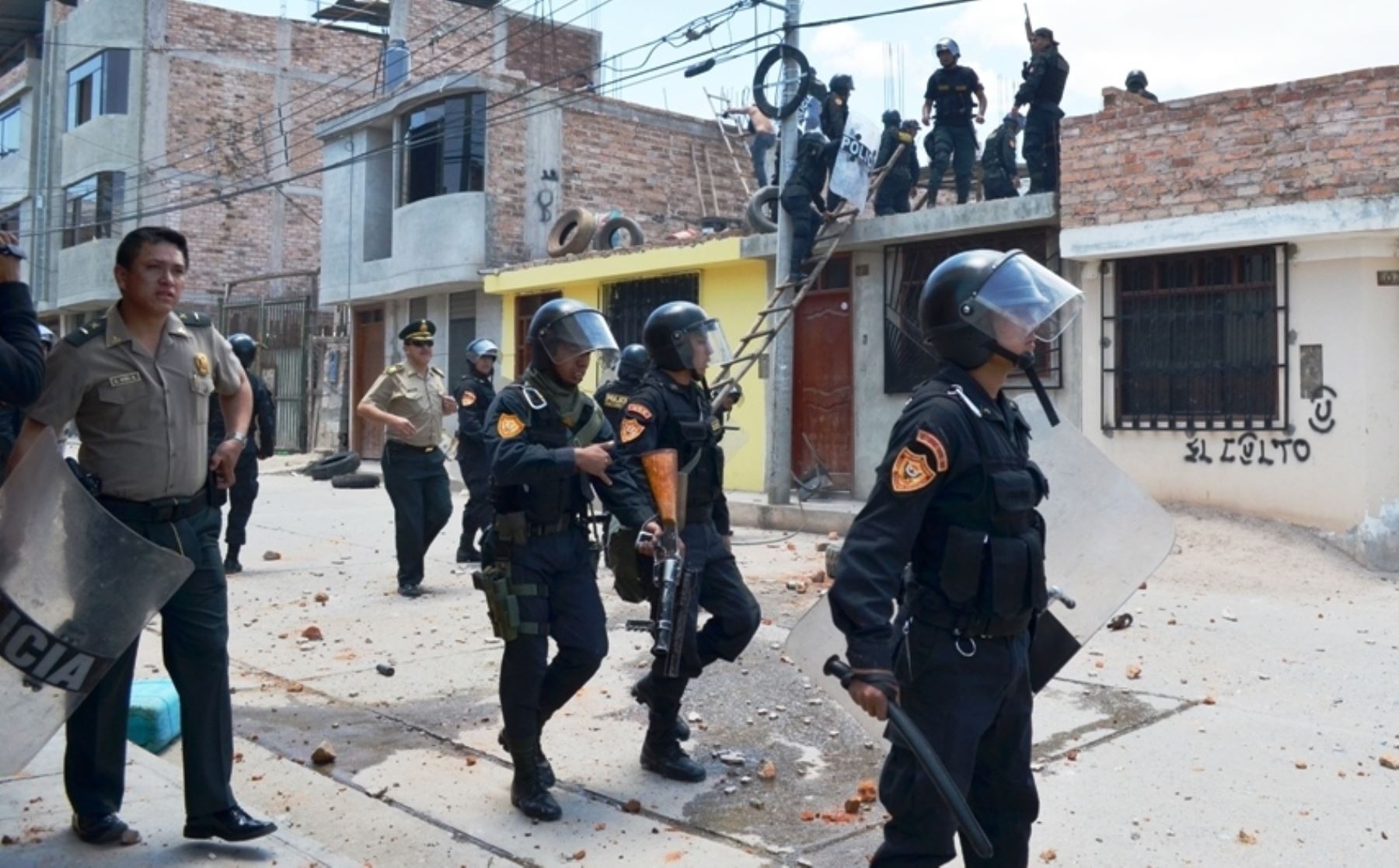 Violento desalojo deja una persona fallecida en Cajamarca.