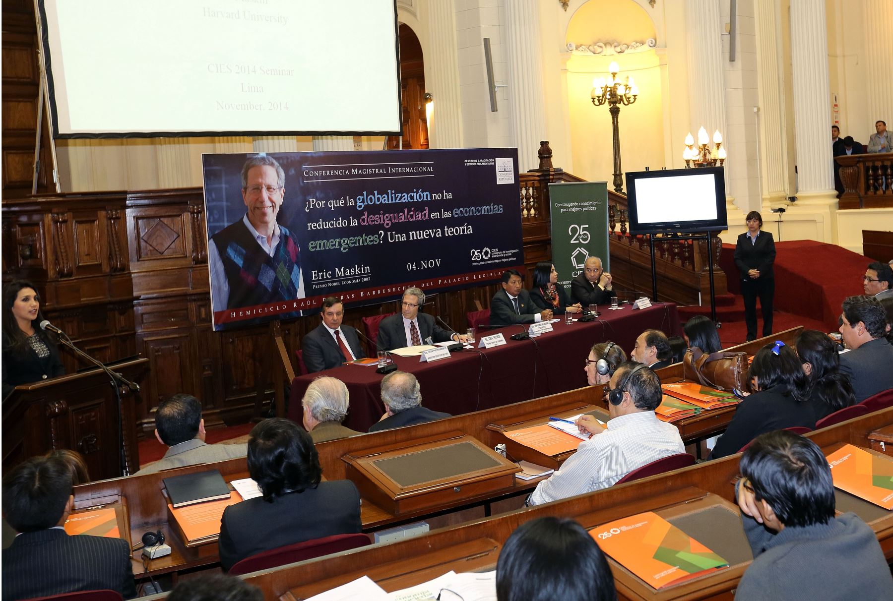 El premio Nobel de Economía 2007, Eric Maskin, dio conferencia magisterial "¿Por qué la Globalización no ha Reducido la Desigualdad en las Economías Emergentes?, en el Congreso peruano. Difusión