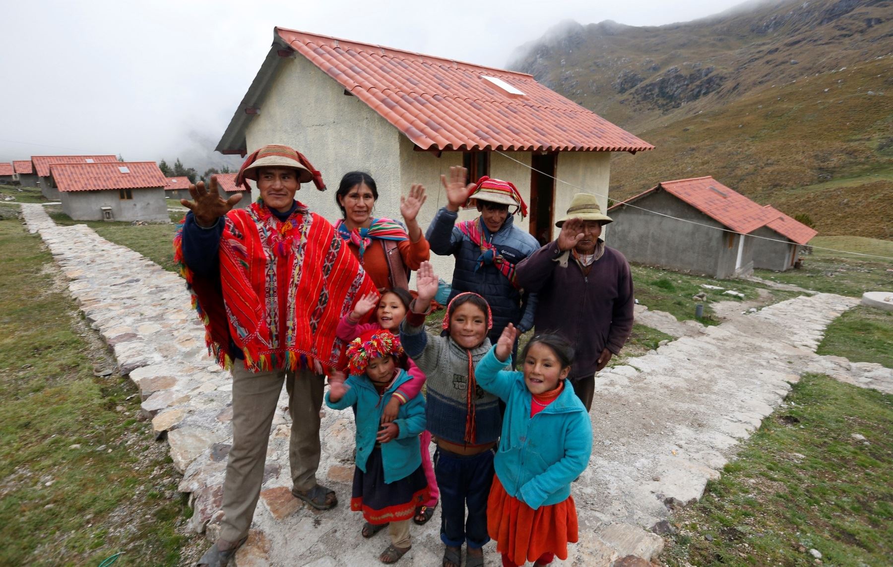 Cusco: 110 familias recibieron viviendas bajo modalidad de Techo Propio.
