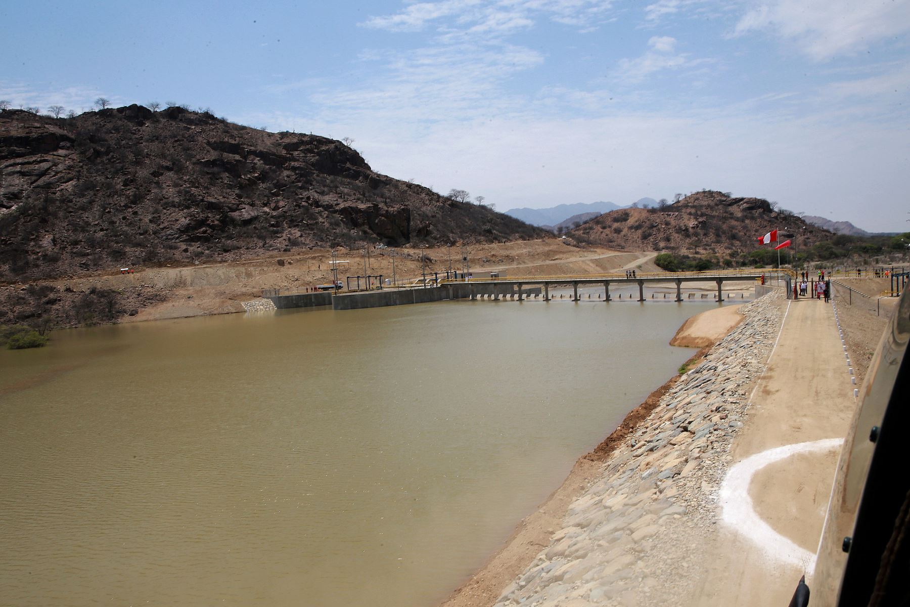 La Autoridad Nacional del Agua (ANA) dispuso la prórroga, para el desarrollo del Proyecto Especial de Irrigación e Hidroenergético Olmos-Tinajones del Gobierno Regional de Lambayeque, la reserva de recursos hídricos proveniente de los ríos Huancabamba, Tabaconas, Manchara, Chotano y Chunchuca, así como de los afluentes de estos ríos por el plazo de dos años, con eficacia anticipada al 31 de mayo de 2018. ANDINA/Prensa Presidencia