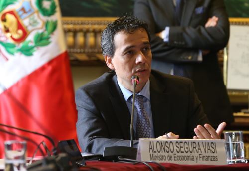 LIMA,PERÚ-NOVIEMBRE 26. El ministro Alonso Segura,  se presenta ante Comisión de Economía del Congreso de la República.Foto: ANDINA/Oscar Farje Gomero.