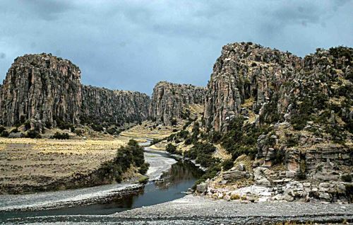 El conjunto geológico Suykutambo, en Espinar, Cusco, es ideal para los deportes de aventura.