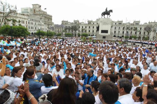 Adultos mayores de EsSalud realizan flashmob. Foto:Andina(Difusión
