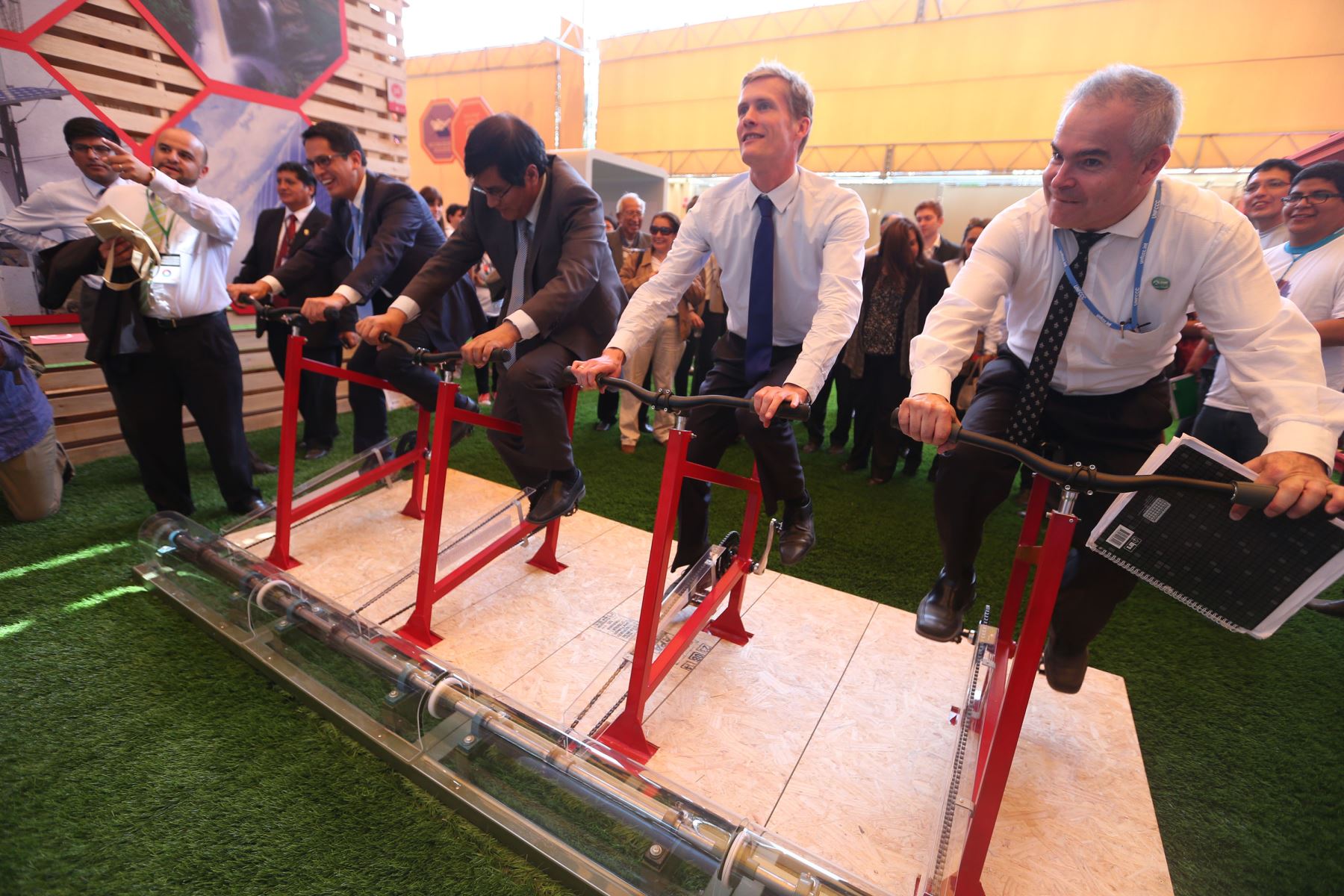 LIMA PERU, DICIEMBRE 1. "Voces por el Clima” es un espacio de la COP20, ofrece áreas de exposición e intercambio para comunicar y sensibilizar al público sobre la importancia del cambio climático.Foto: ANDINA/Vidal Tarqui