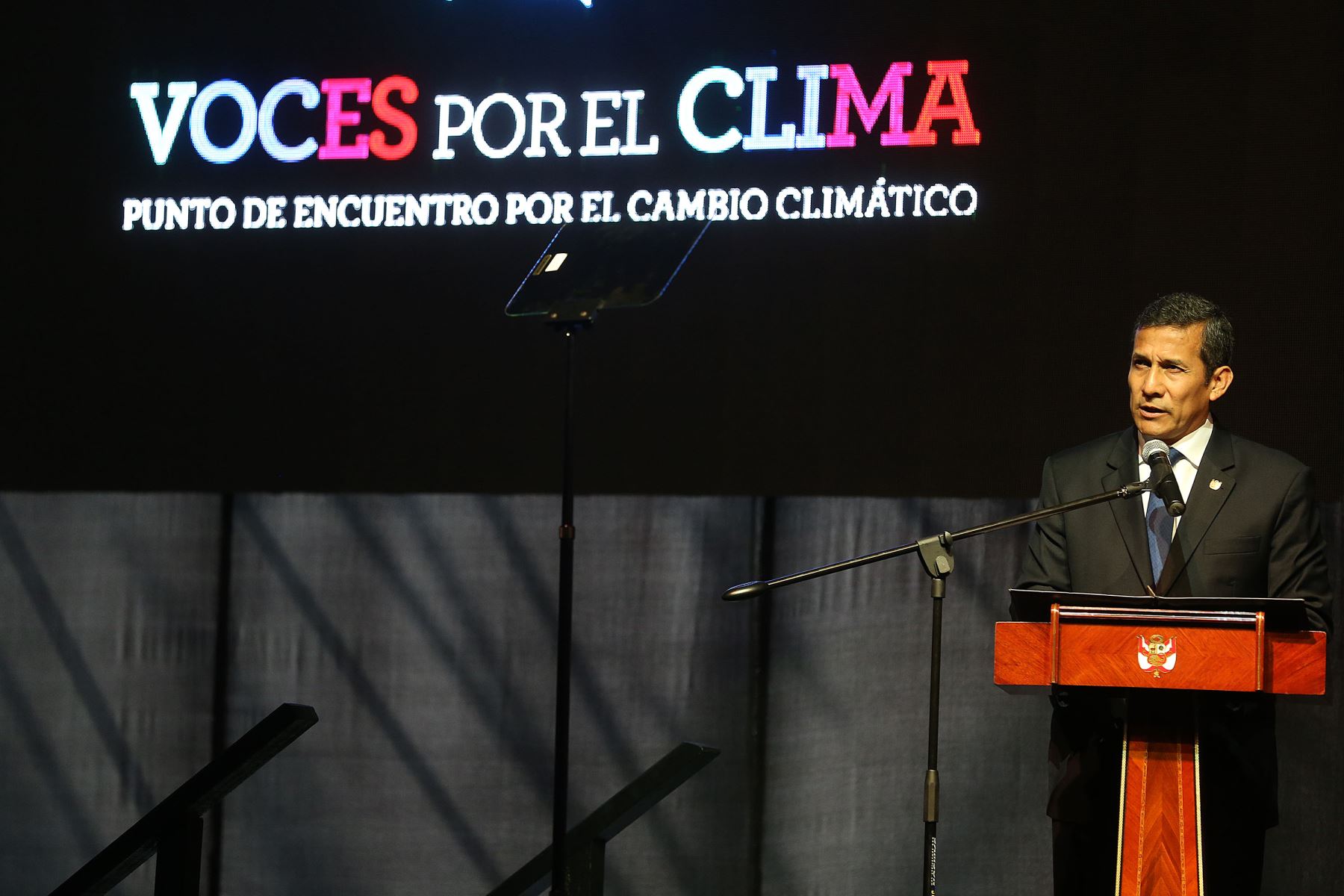 LIMA PERU, DICIEMBRE 1. Presidente de la República inaugura "Voces por el Clima” es un espacio de la COP20, ofrece áreas de exposición e intercambio para comunicar y sensibilizar al público sobre la importancia del cambio climático.Foto: ANDINA/Vidal Tarqui