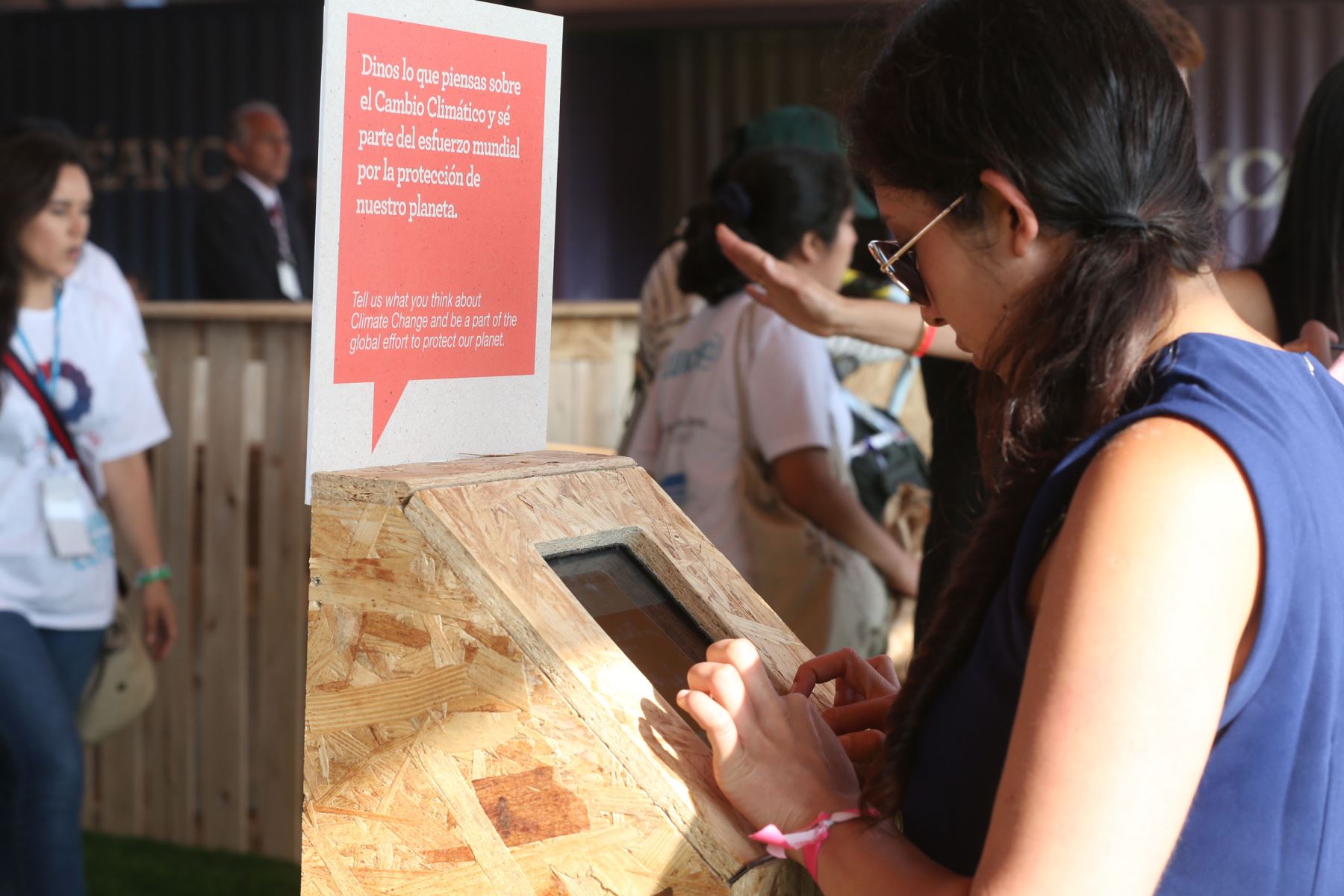 LIMA PERU, DICIEMBRE 1. "Voces por el Clima” es un espacio de la COP20, ofrece áreas de exposición e intercambio para comunicar y sensibilizar al público sobre la importancia del cambio climático.Foto: ANDINA/Vidal Tarqui