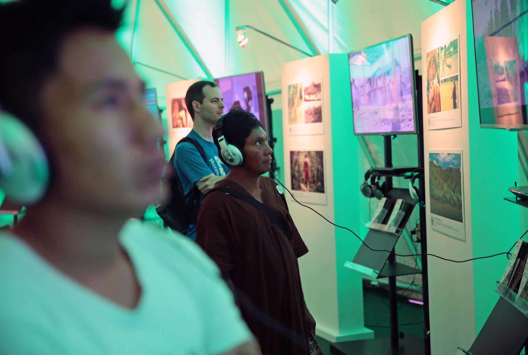 LIMA PERU, DICIEMBRE 2. "Voces por el Clima” es un espacio de la COP20, ofrece áreas de exposición e intercambio para comunicar y sensibilizar al público sobre la importancia del cambio climático.Foto: ANDINA/Carlos Lezama
