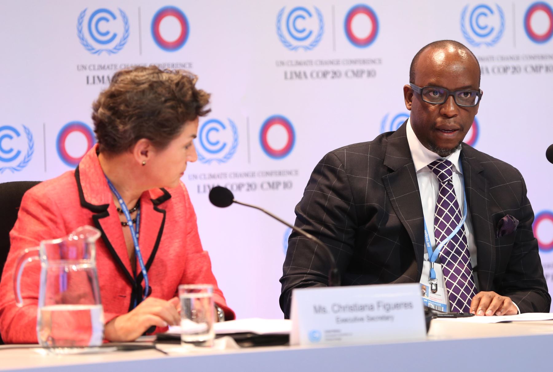 LIMA,PERÚ-DICIEMBRE 03. Christiana Figueres, Secretaria Ejecutiva Convención marco de Naciones Unidas para cambio Climatico junto a El secretario general de la Organización Meteorológica Mundial, Jeremiah Lengoasa, en reanión sobre la estimaciones meteorológicas. Foto: ANDINA/archivo.