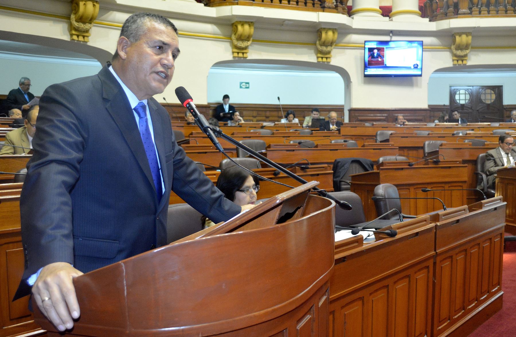 Ministro del Interior, Daniel Urresti, expone en el Congreso sobre la lucha contra la trata de personas.