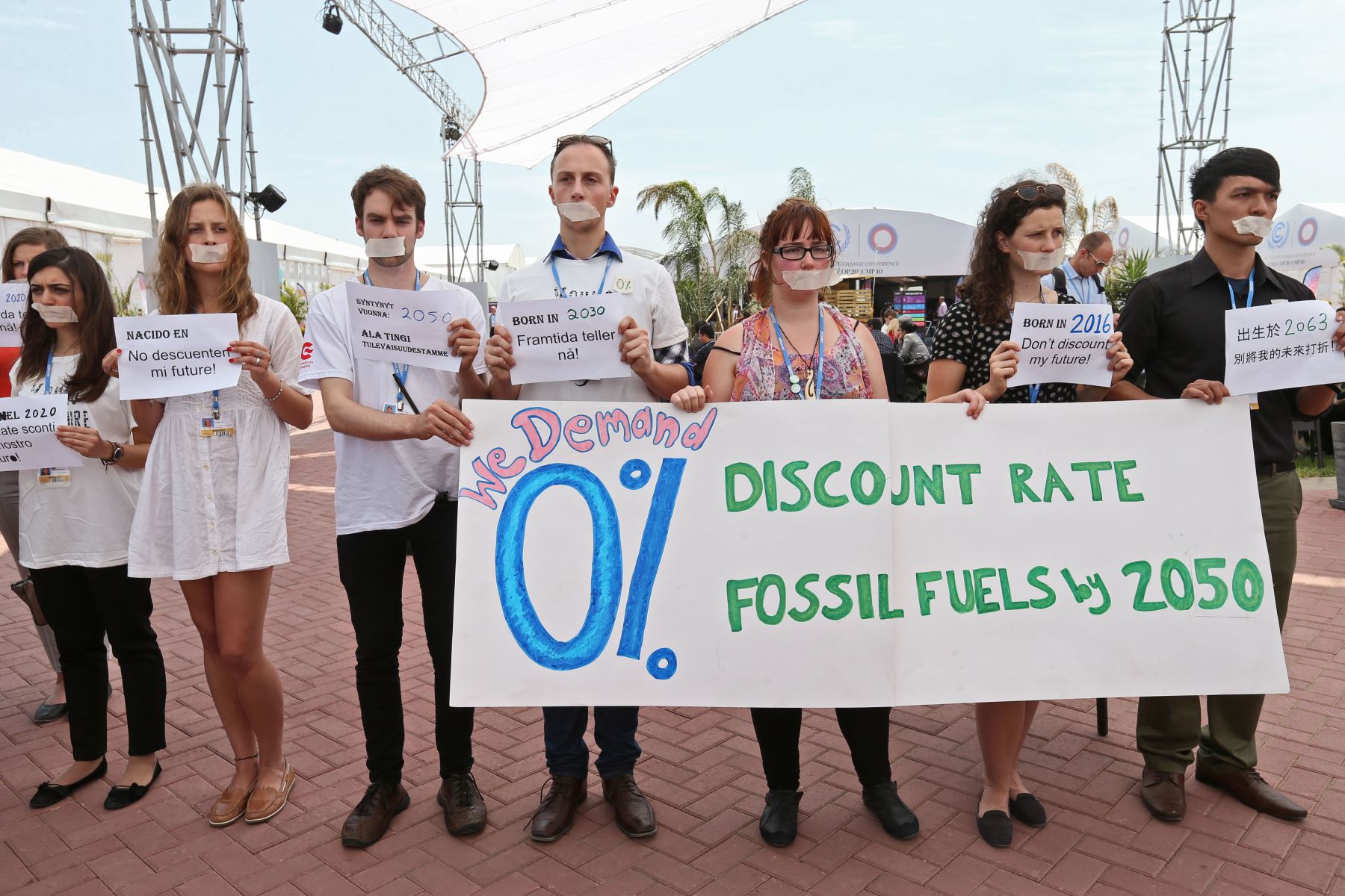LIMA,PERÚ-DICIEMBRE 04.Jovenes reclaman que borrador  de COP20 se incluye metas más ambiciosas que las que han sido propuestas.Foto: ANDINA/archivo.