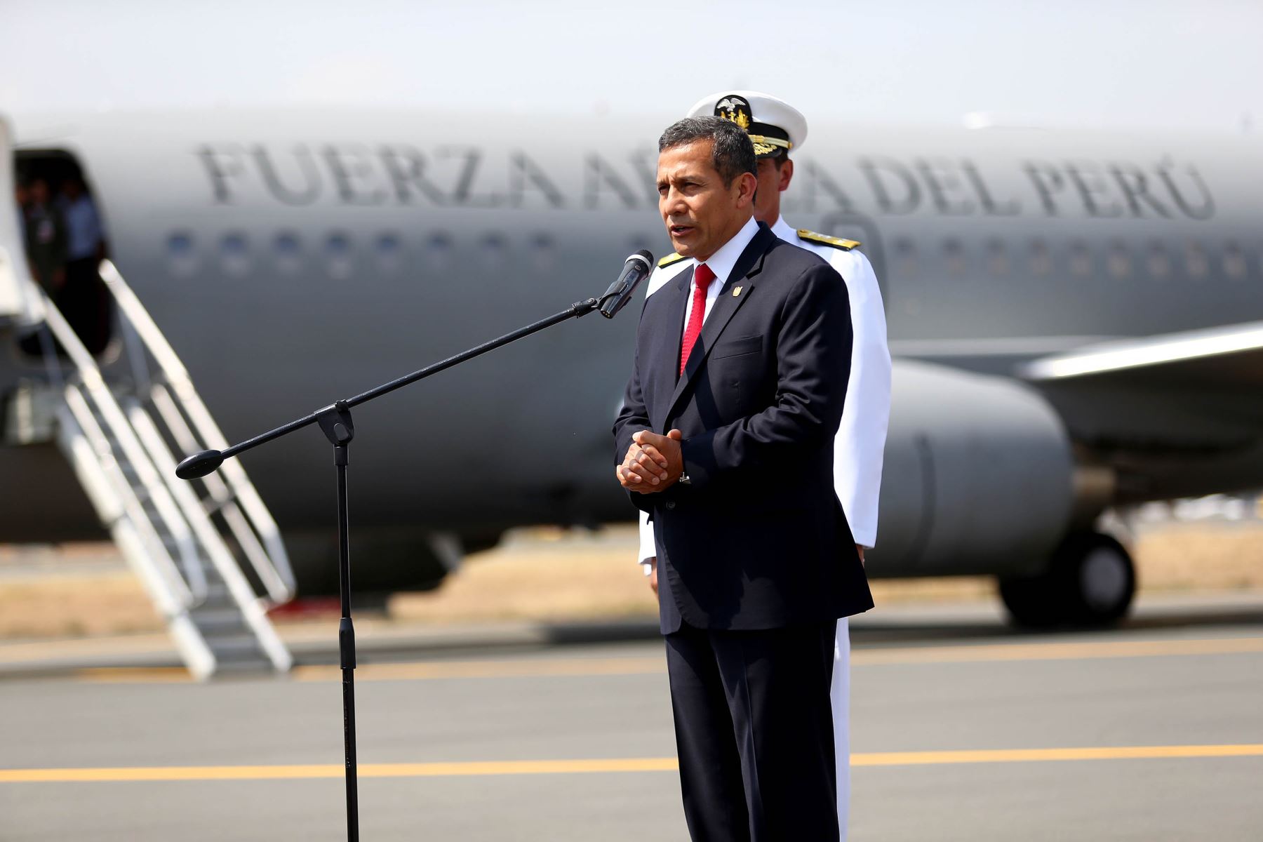 Jefe de estado Ollanta Humala,arriba al Aeropuerto Militar “Simón Bolívar” de Guayaquil (Ecuador) para participar en cumbre de UNASUR.Foto: ANDINA/Prensa Presidencia