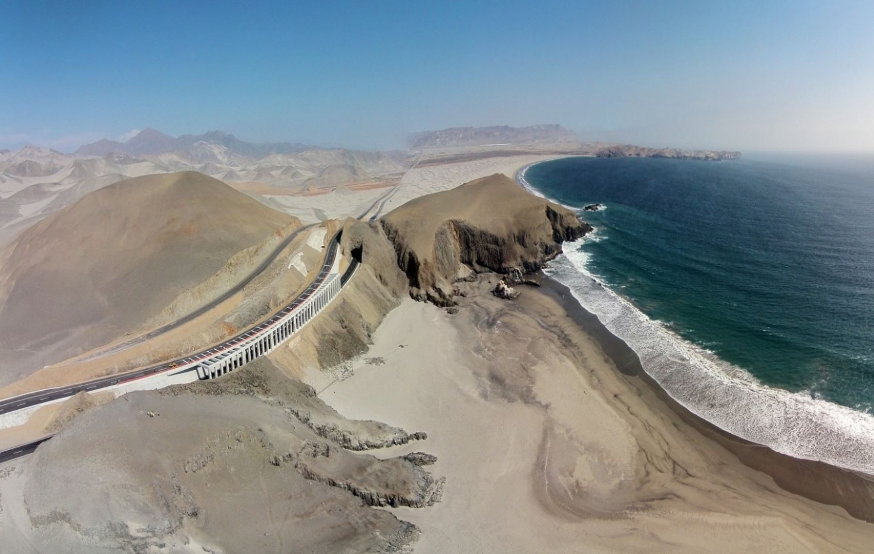 Gobierno inauguró tramo IV de la carretera Paramonga-Huarmey, al norte de Lima.