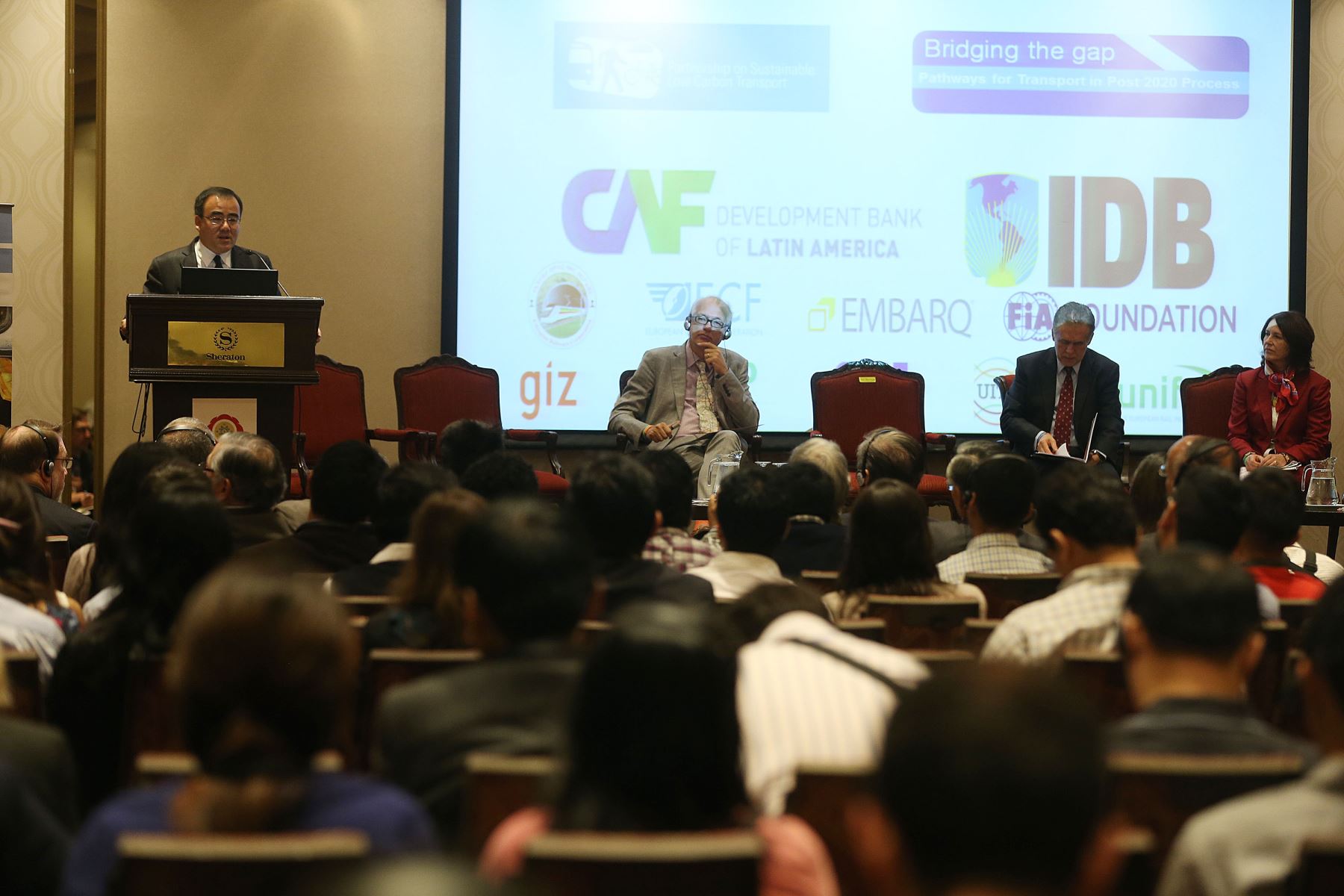 LIMA,PERÚ-DICIEMBRE 07. José gallardo Ku Ministro de transporte y Comunicaciones expone contribución del sector para reducción de emisiones en transport day en el Marco de la COP 20 Foto: ANDINA/Vidal Tarqui