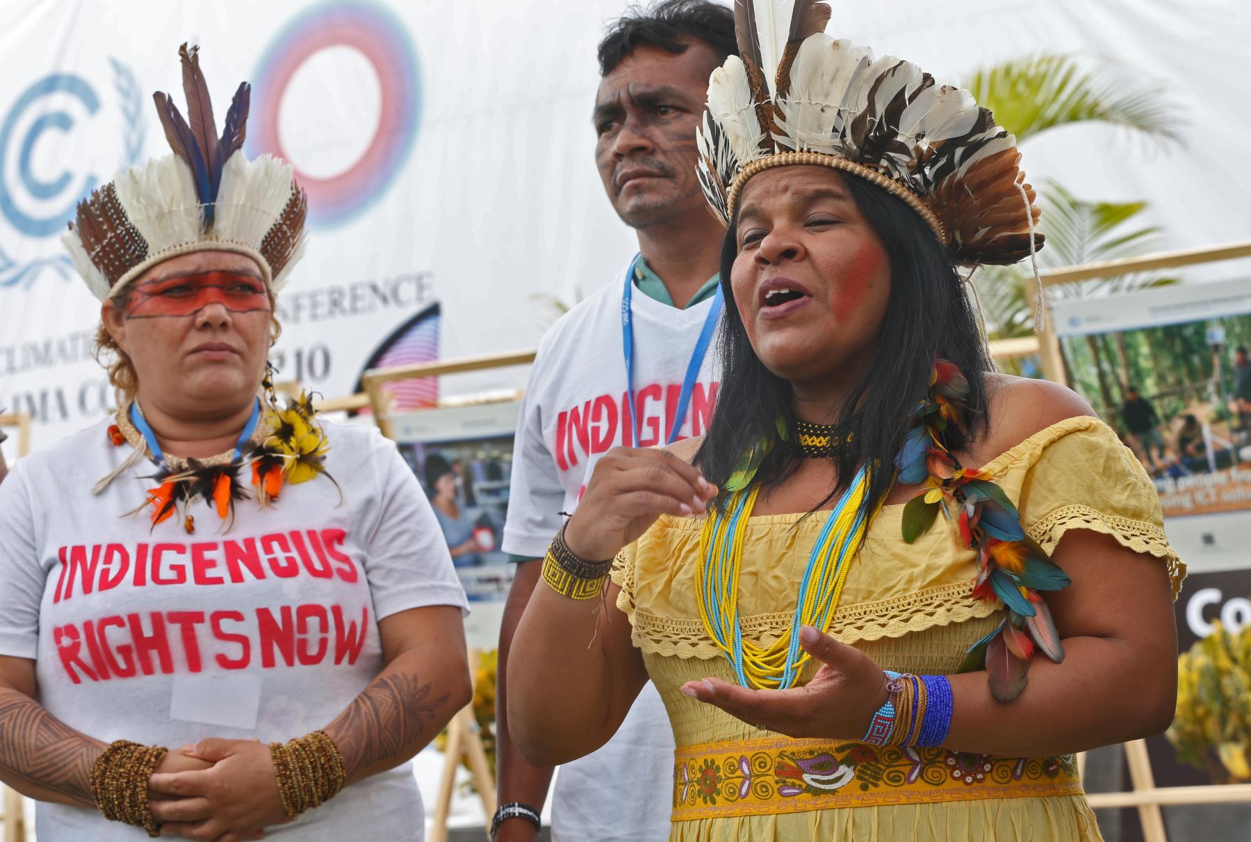 LIMA,PERÚ-DICIEMBRE 08. Indigenas brasileños  se manifiestan en la sede de la COP20 en el Pentagonito.
Foto:ANDINA/archivo.