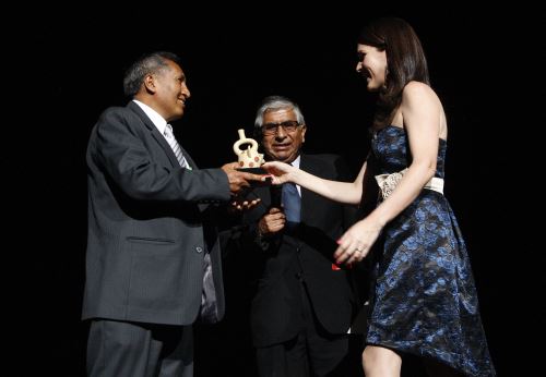 Reportero GrÁfico Vidal Tarqui Palomino recibe el Premio Nacional de Periodismo, organizado por IPYS.  ANDINA/Héctor Vinces