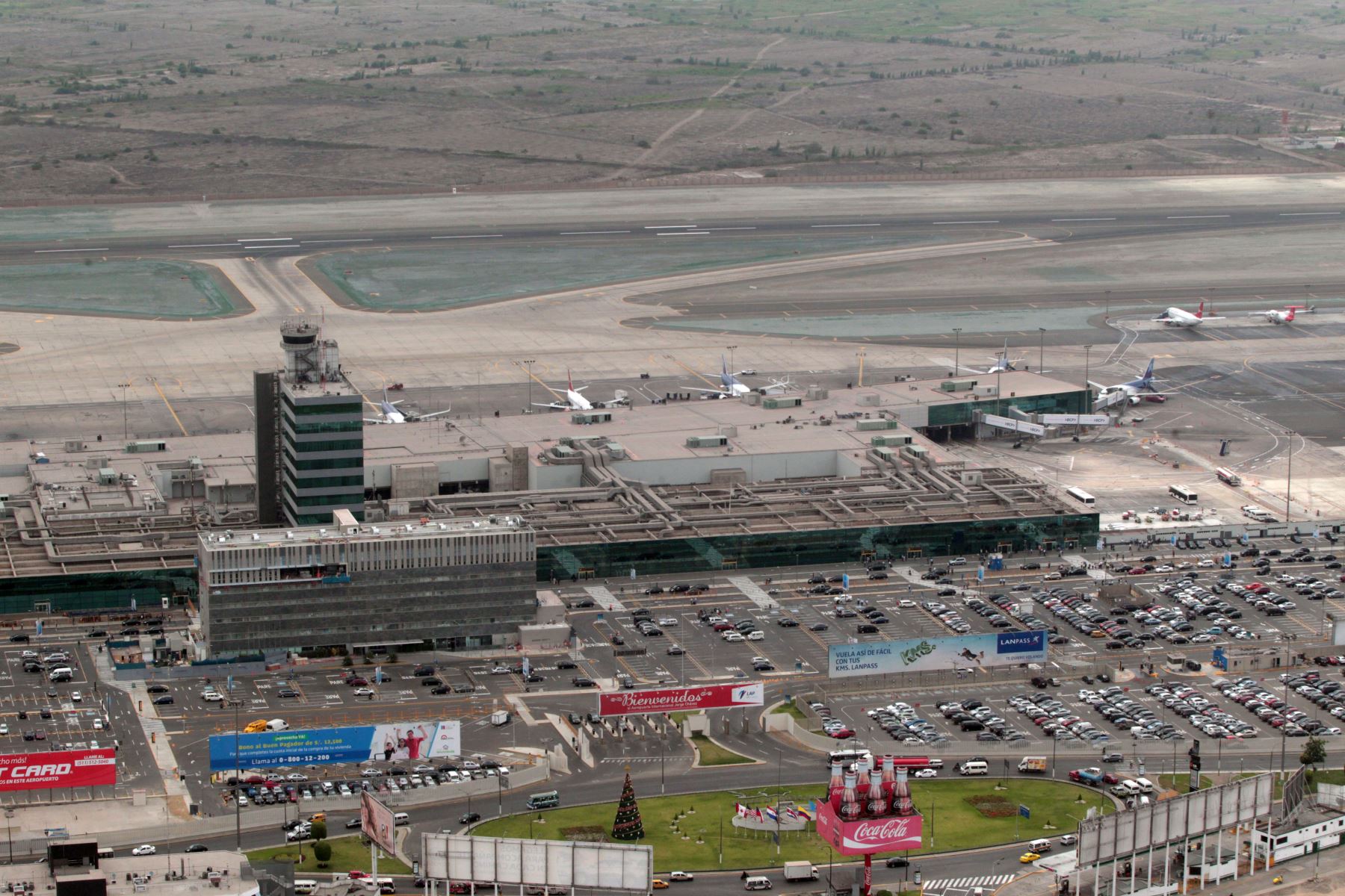 foto aerea de lima, sobre población, aeropuerto jorge chavez. Foto: ANDINA/Melina Mejia