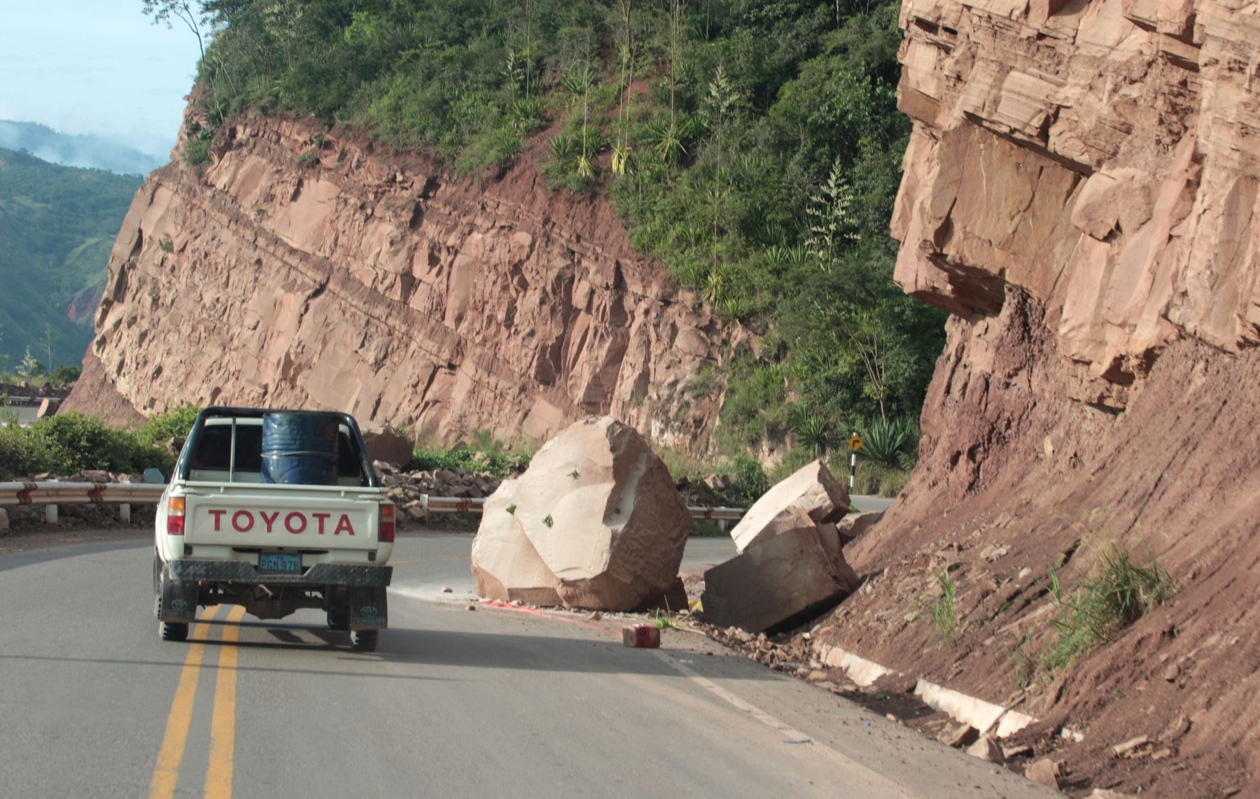 Huaico afecta tránsito de vehículos en carretera Tarapoto ...