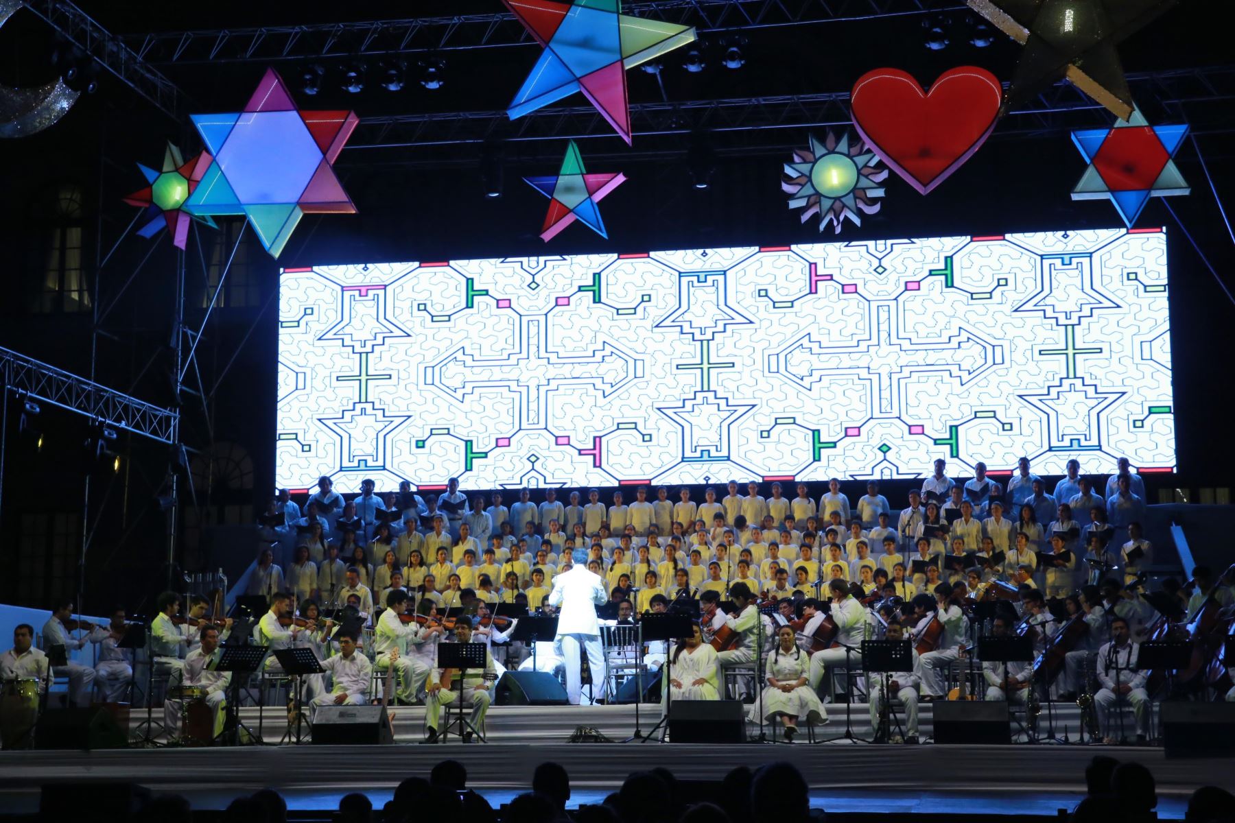 Espectáculo cultural "Gala de Navidad 2014" en Palacio de Gobierno.