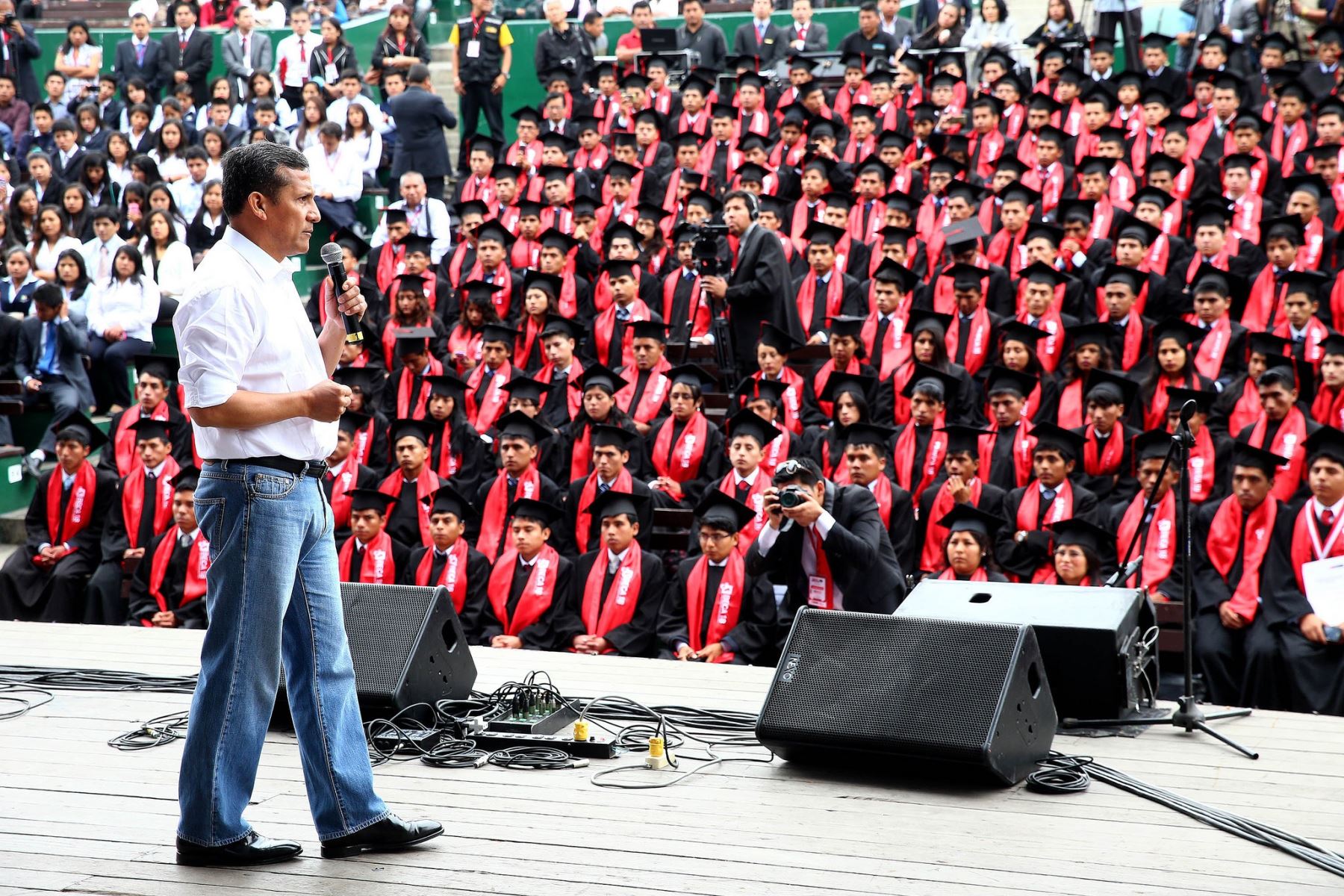 Presidente Ollanta Humala encabezó graduación de beneficiarios de Beca 18.