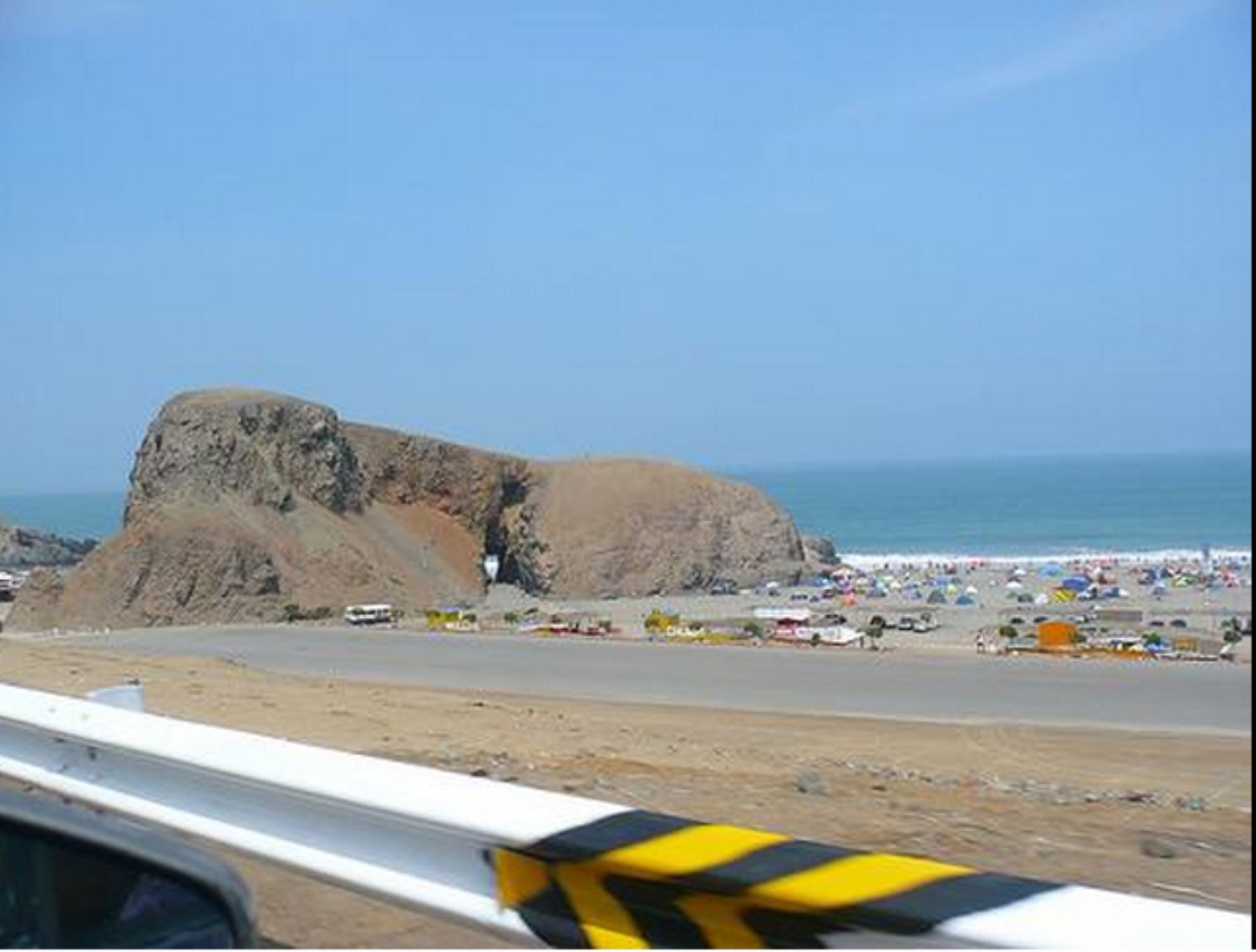 La playa León Dormido fue escenario de trágico final de jóvenes enamorados. Foto: Twitter