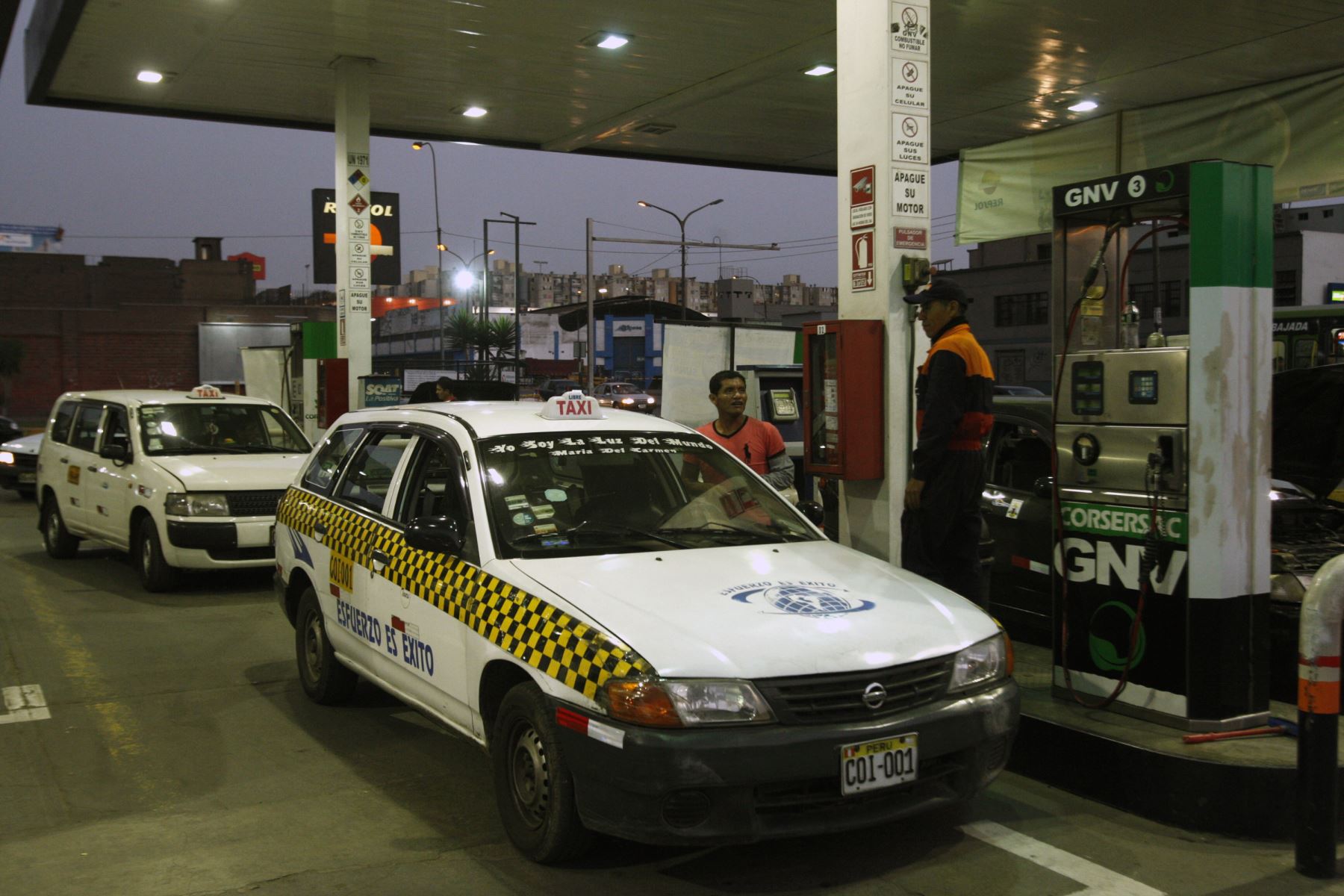 Precios de combustibles. ANDINA/Héctor Vinces
