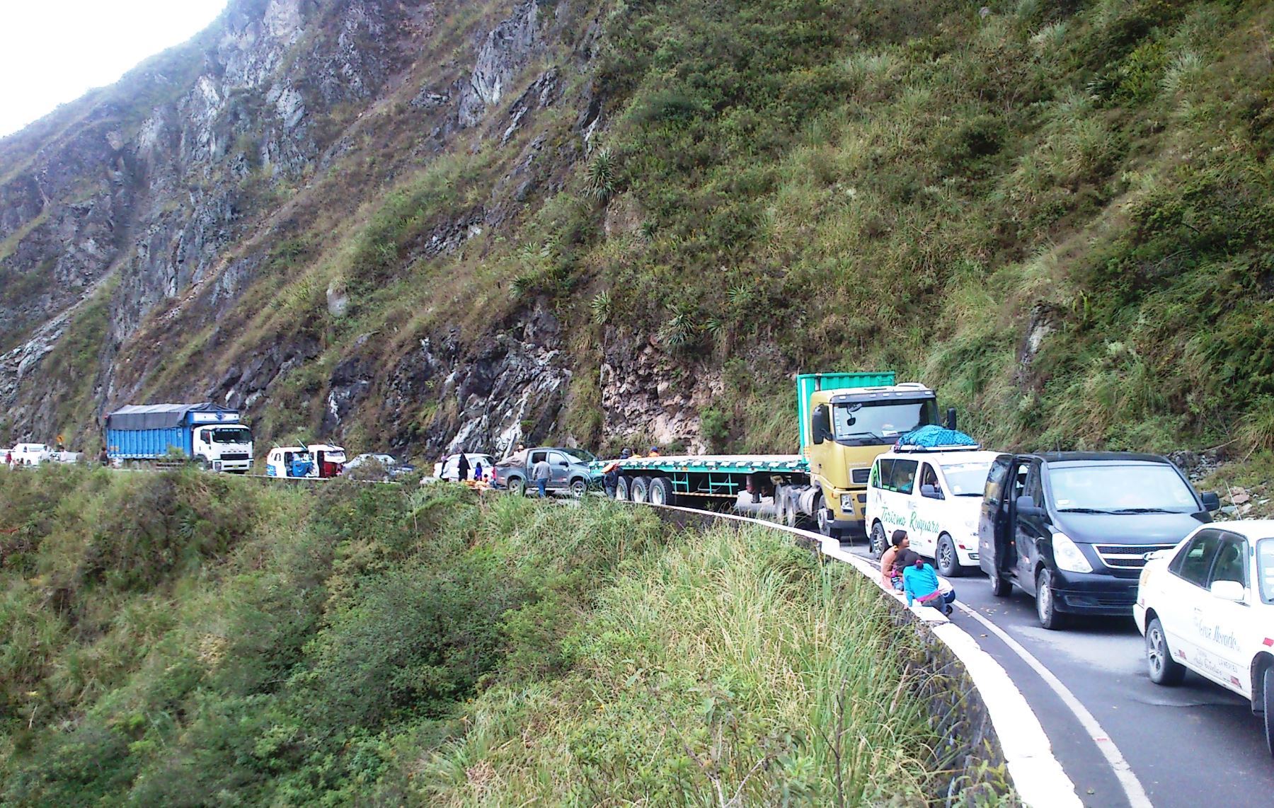 Derrumbe interrumpe el tránsito vehicular en tramo Tarma-La Merced |  Noticias | Agencia Peruana de Noticias Andina