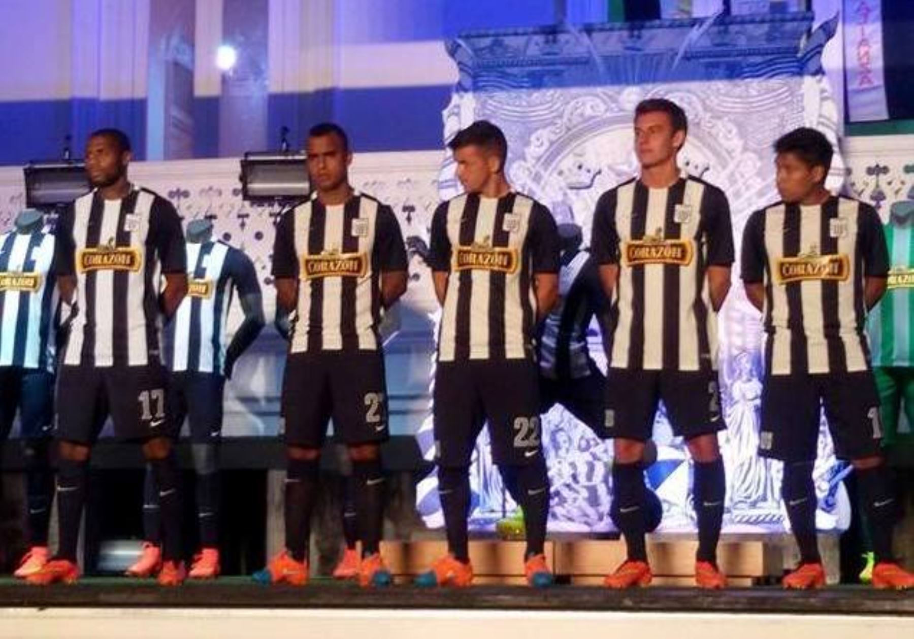Alianza Lima luce su nueva indumentaria